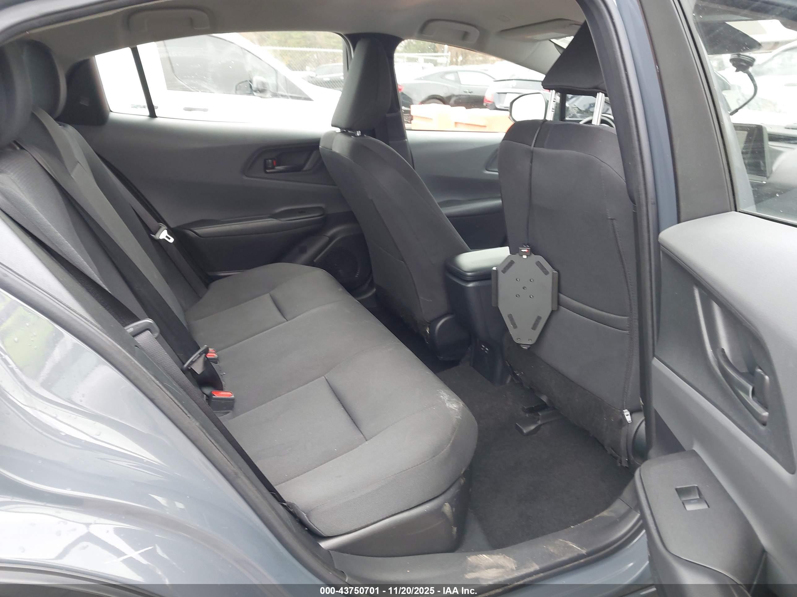 TOYOTA PRIUS image 8