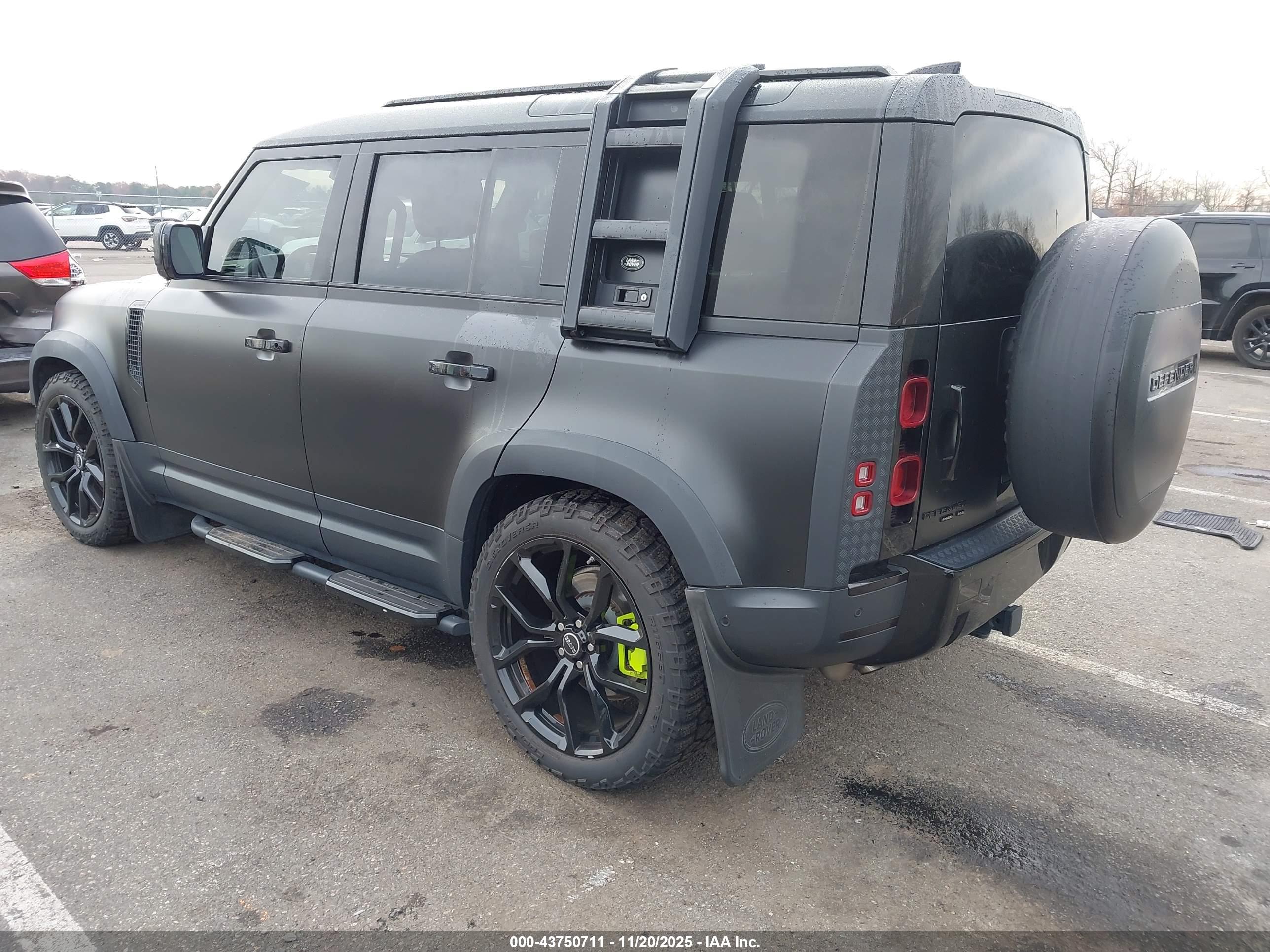 LAND ROVER image 3