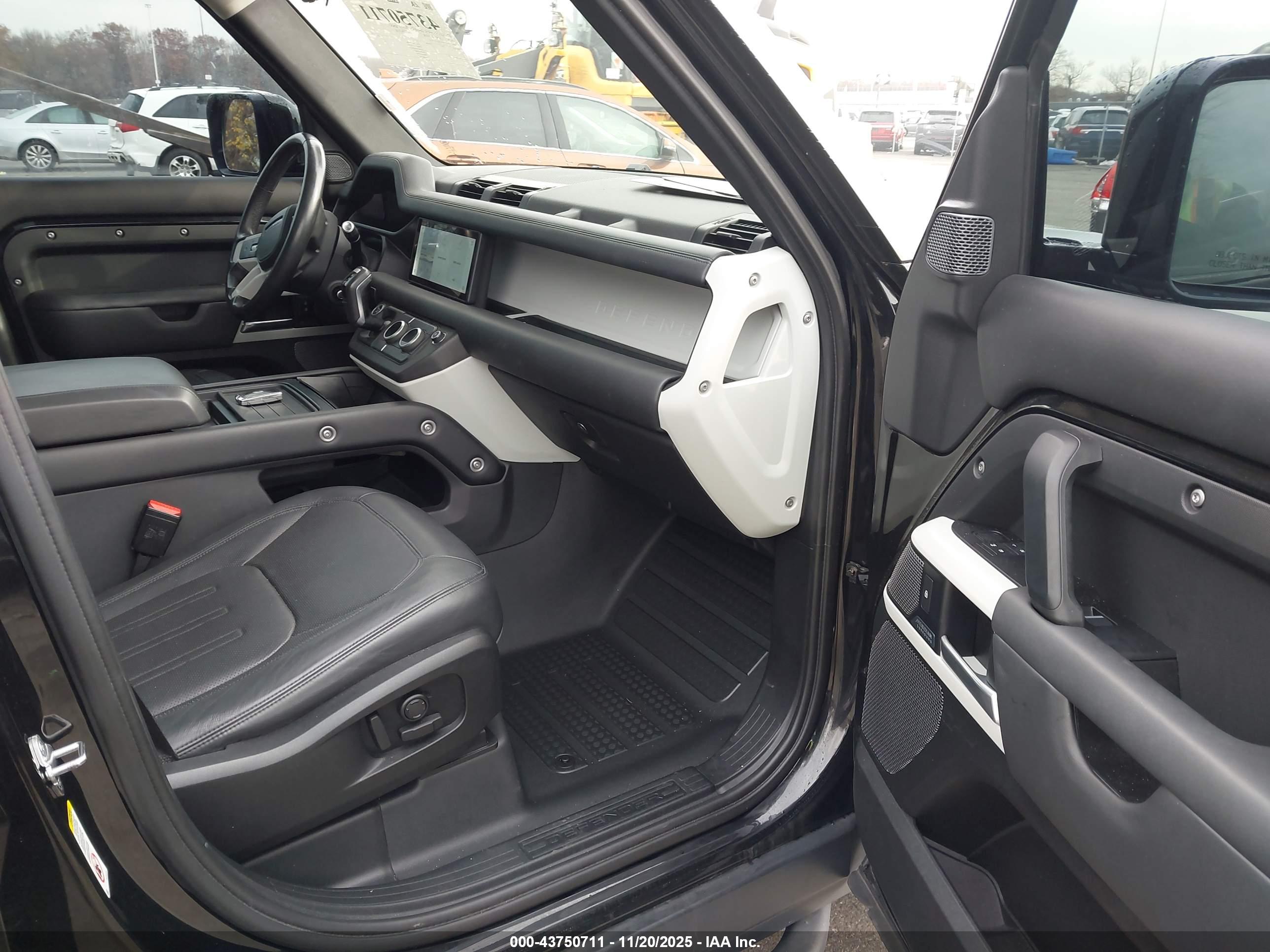 LAND ROVER image 5