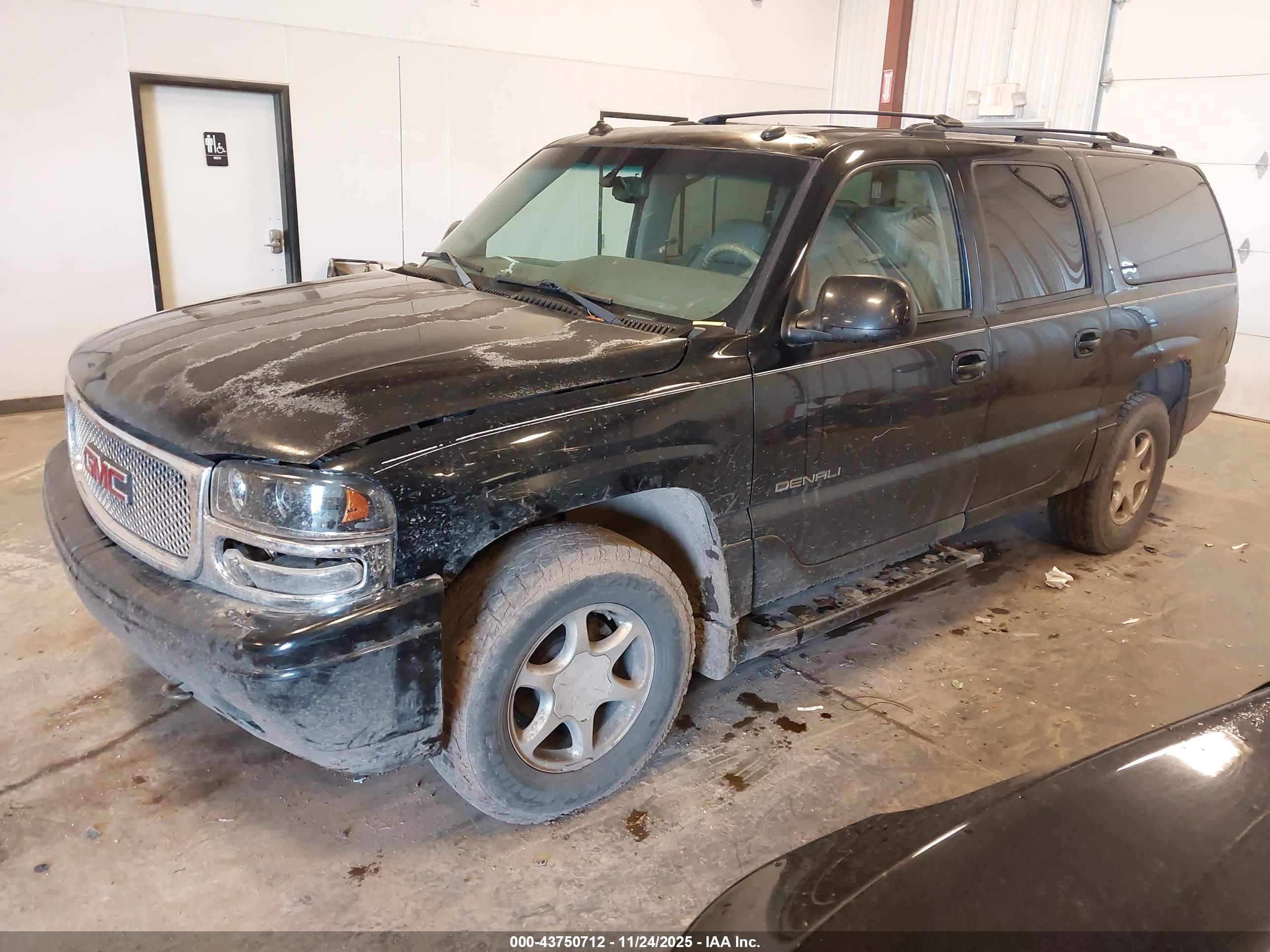 GMC YUKON image 2