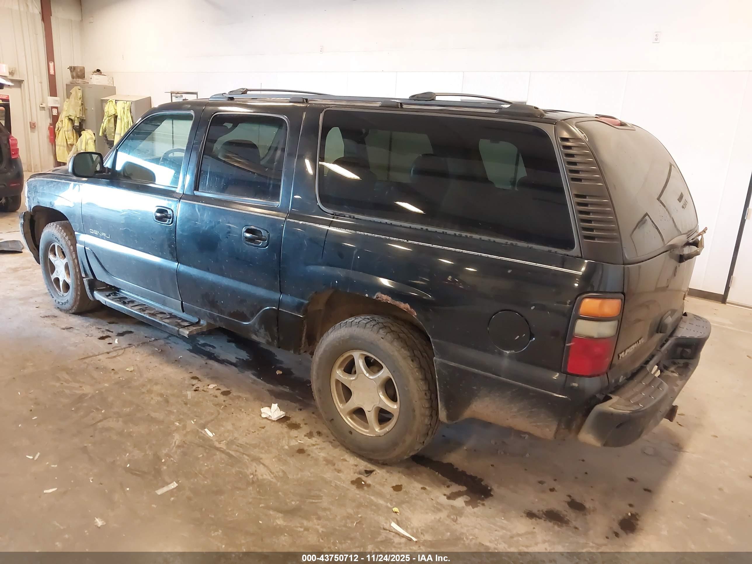 GMC YUKON image 3