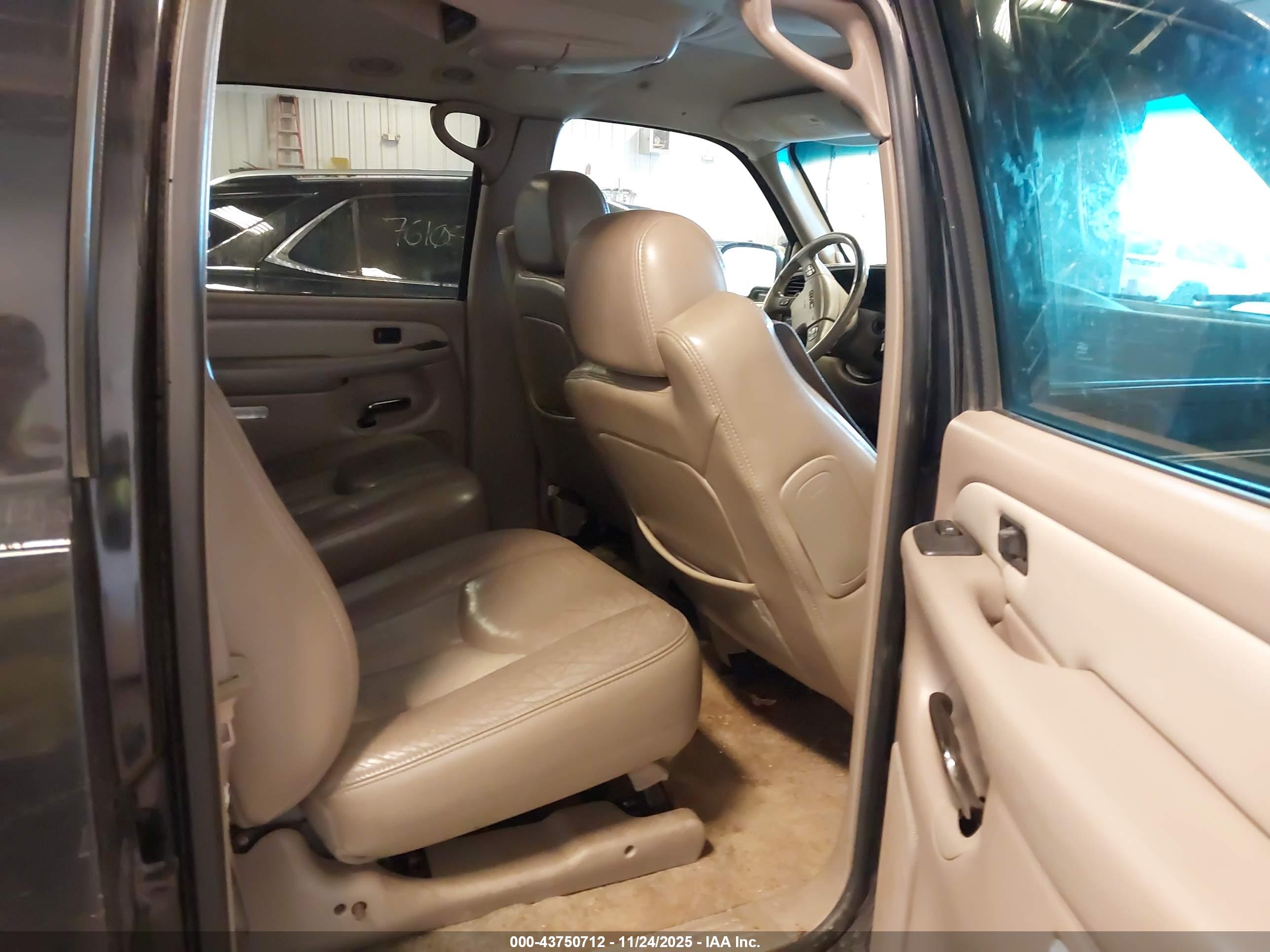 GMC YUKON image 8
