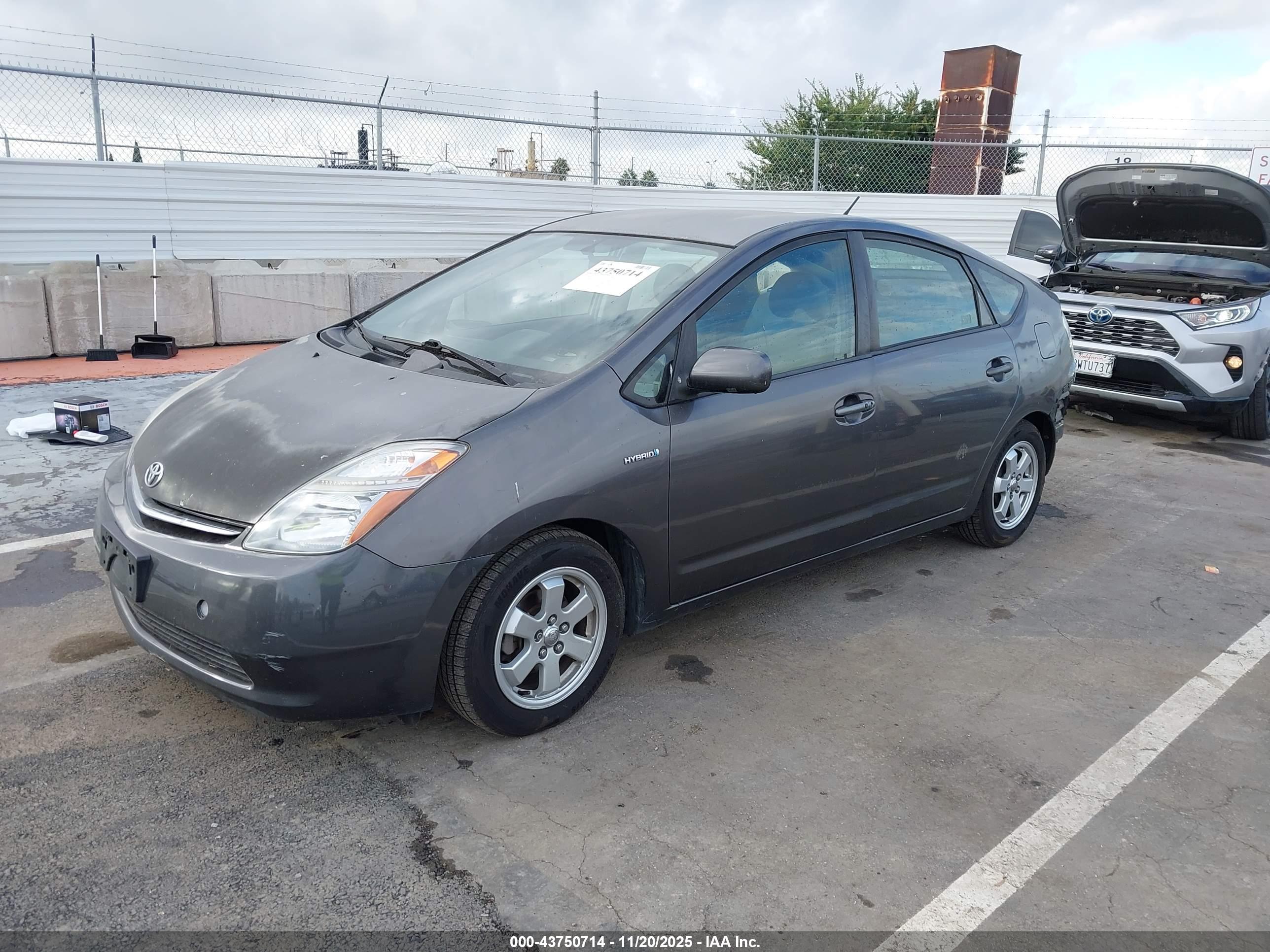 TOYOTA PRIUS image 2