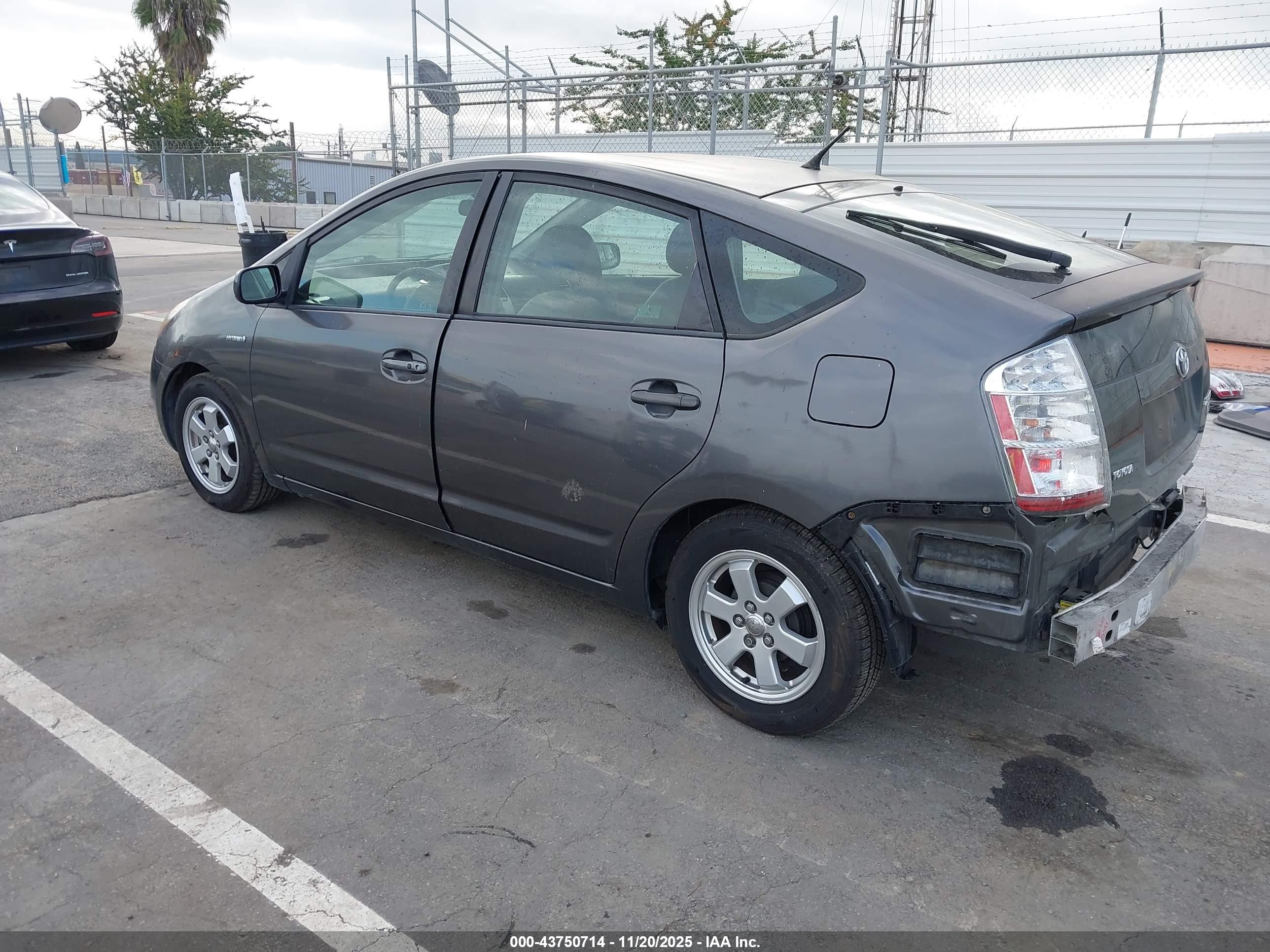 TOYOTA PRIUS image 3