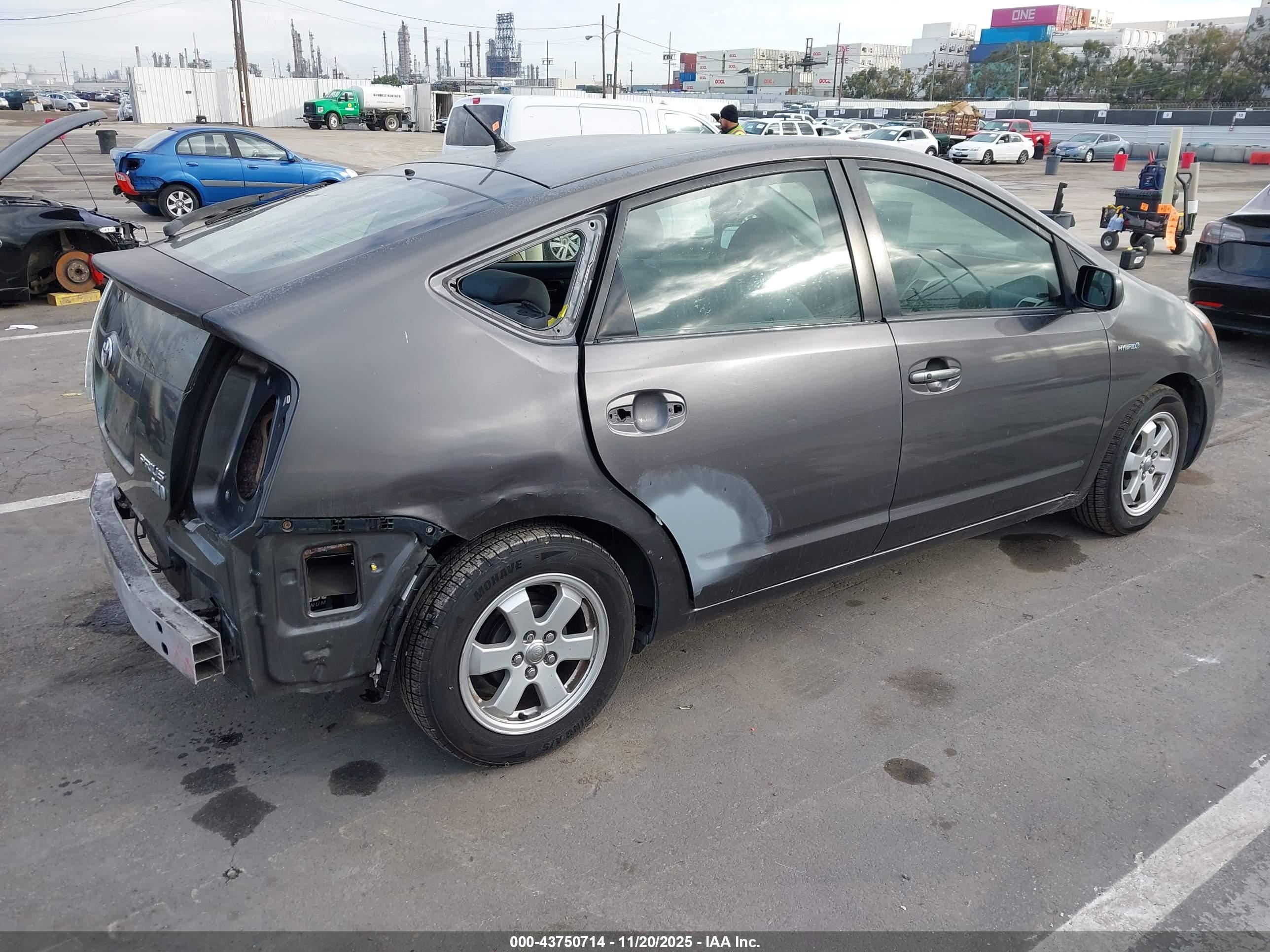 TOYOTA PRIUS image 4
