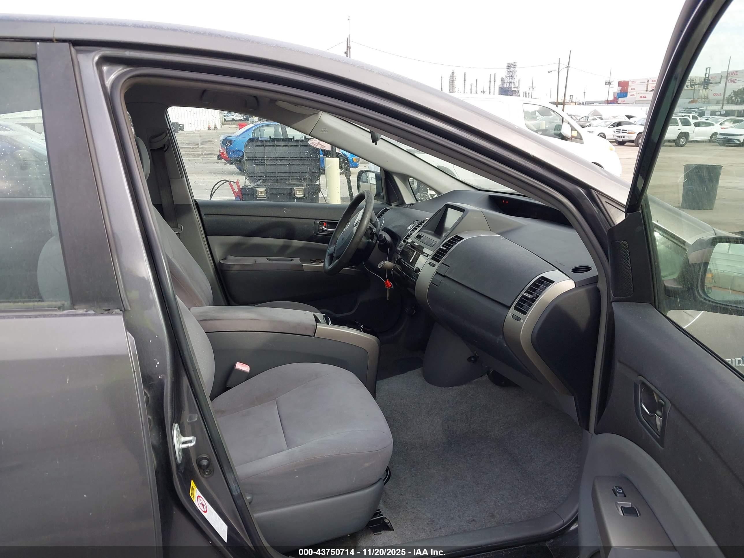 TOYOTA PRIUS image 5
