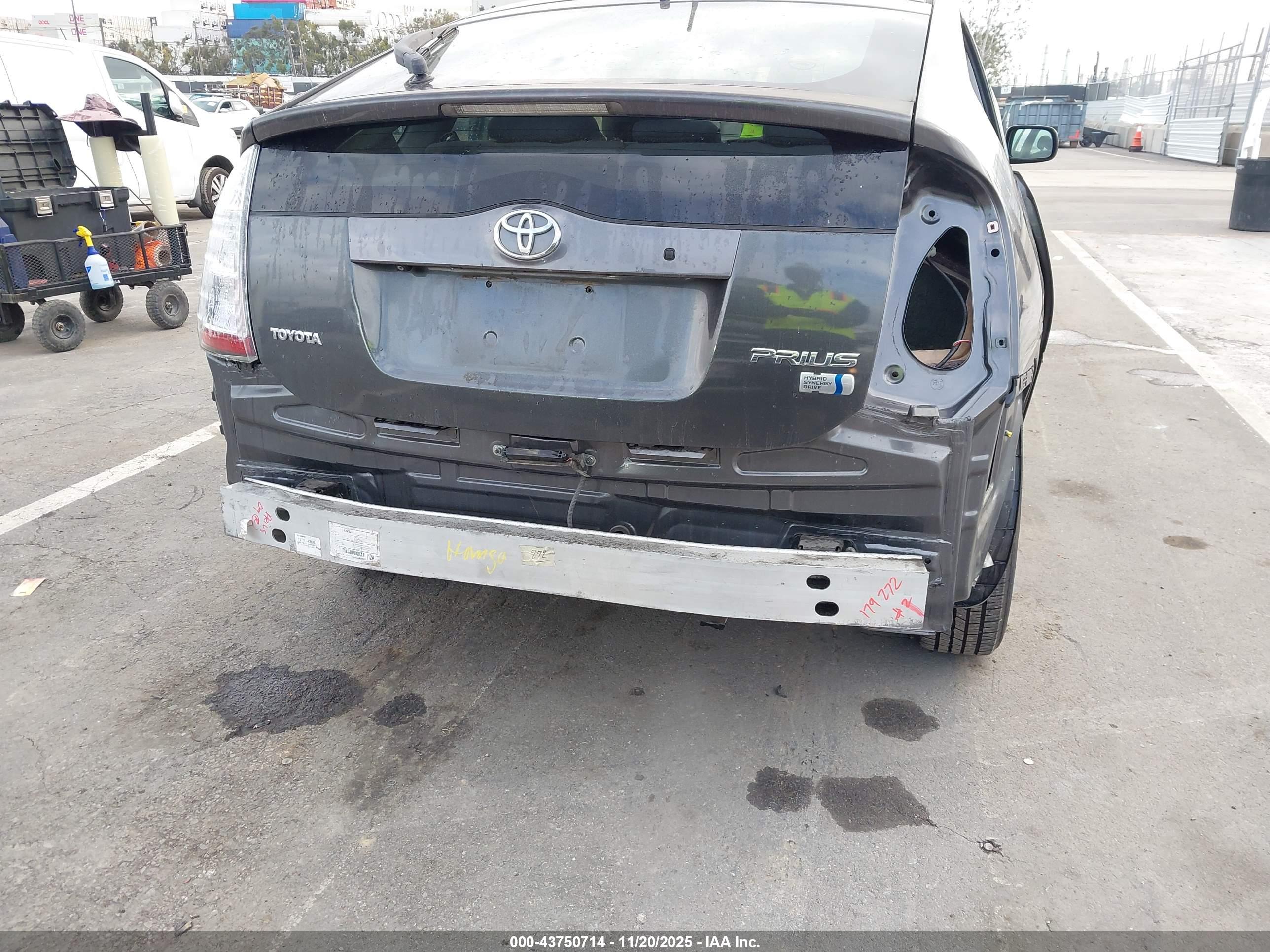 TOYOTA PRIUS image 6