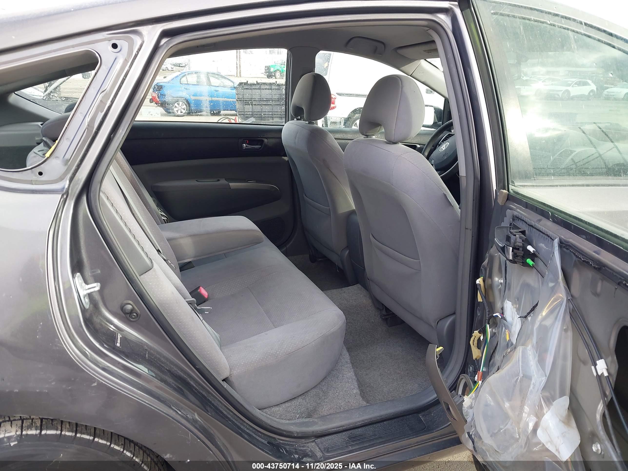 TOYOTA PRIUS image 8