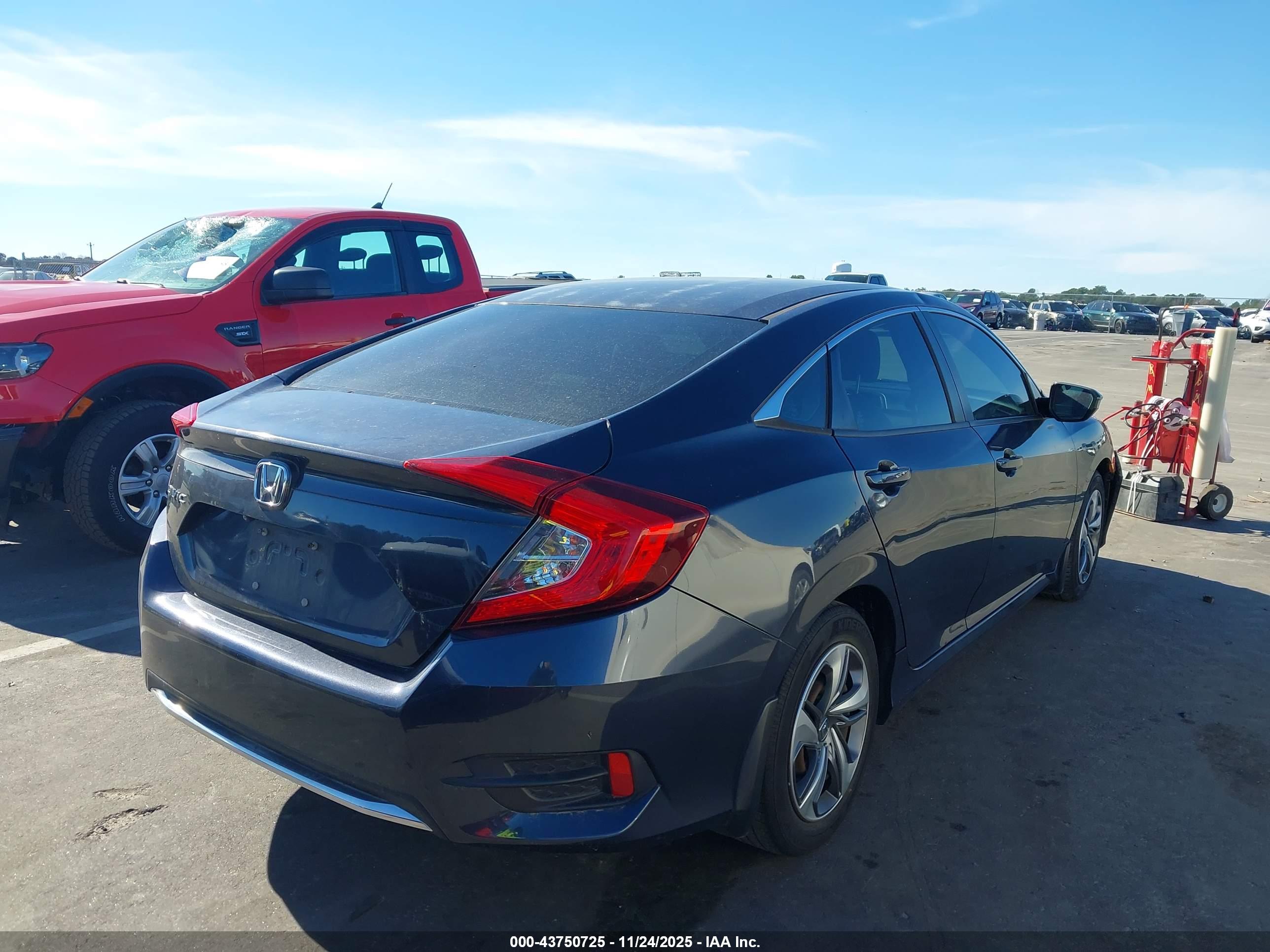 HONDA CIVIC image 4
