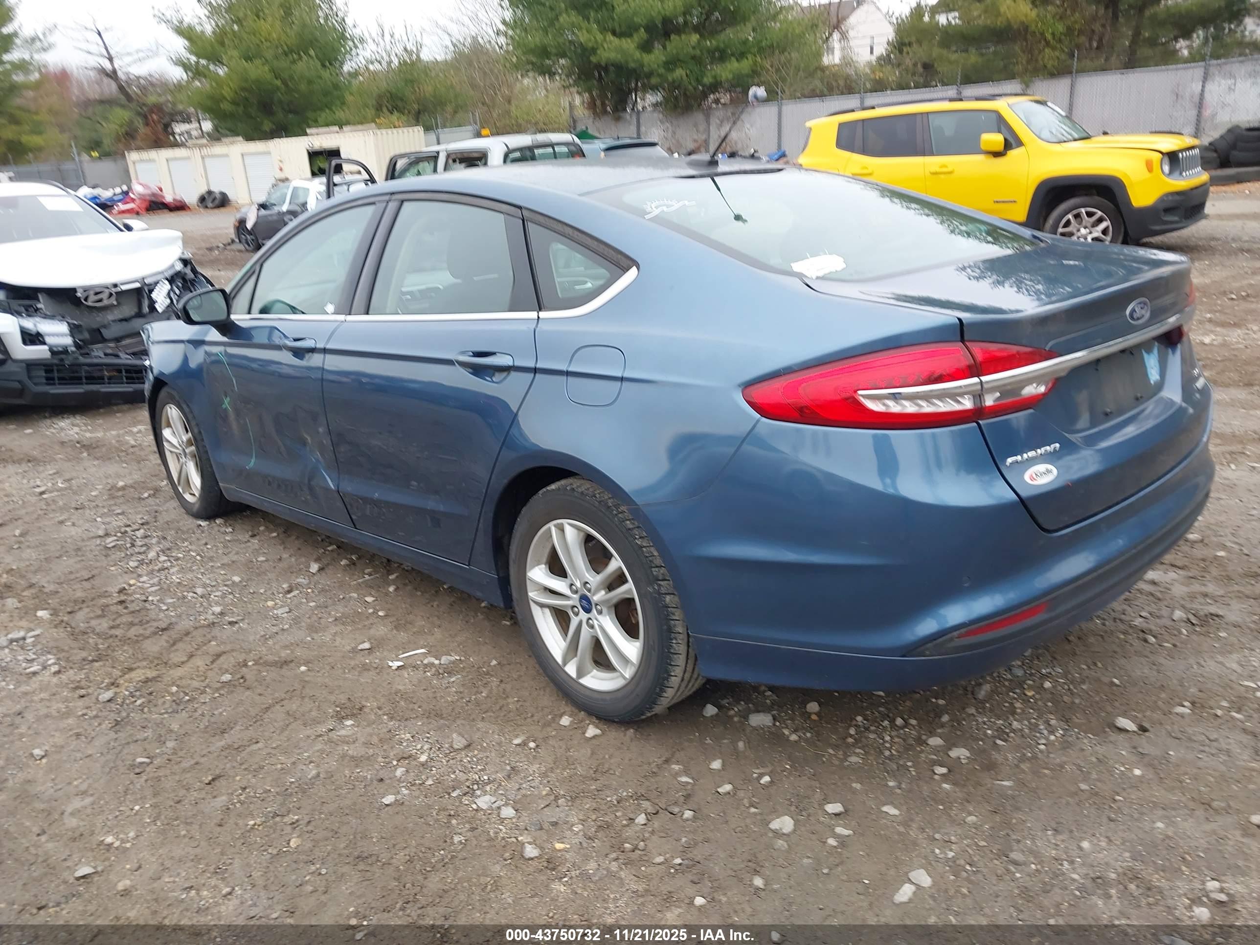 FORD FUSION image 3