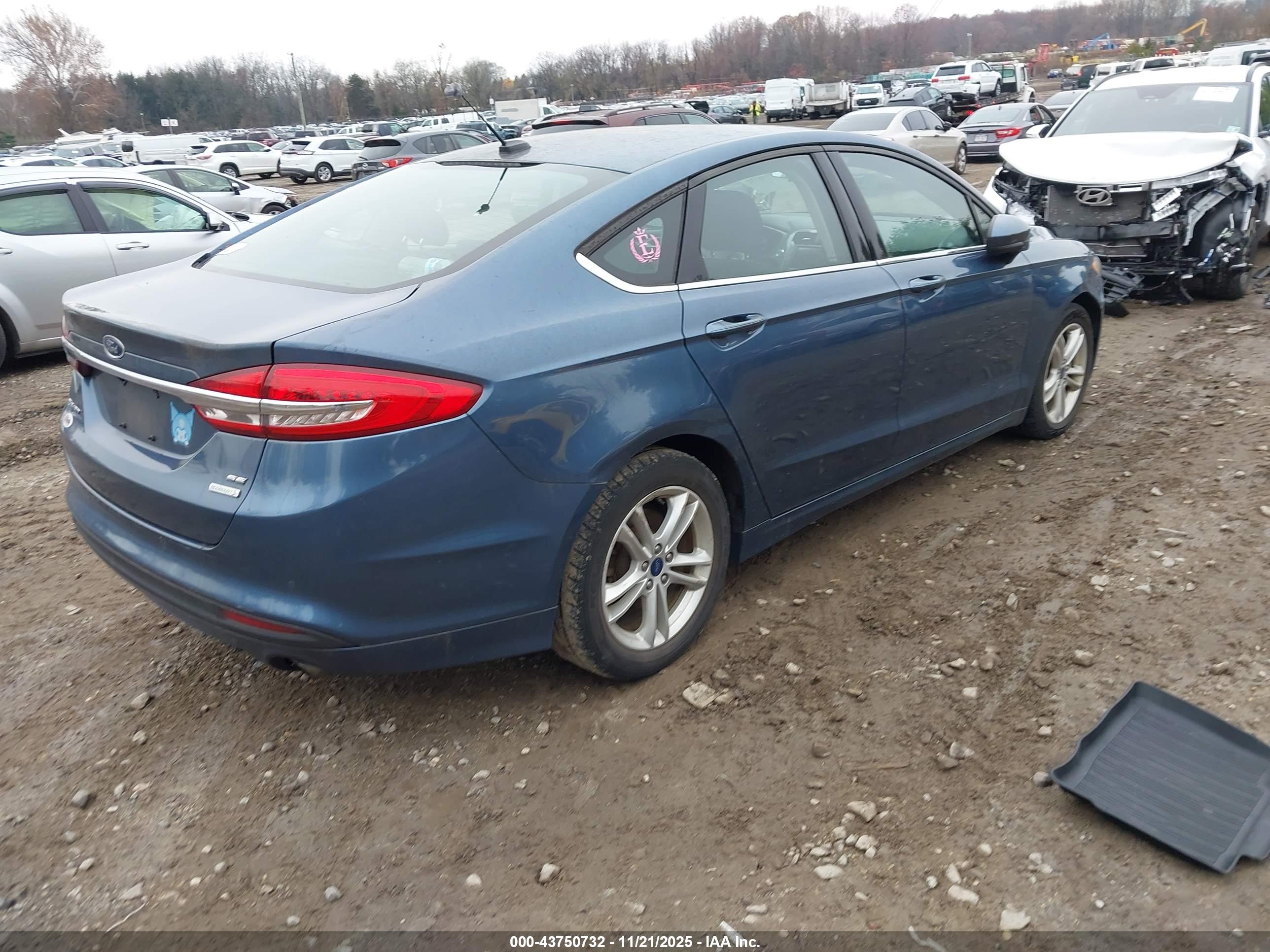 FORD FUSION image 4