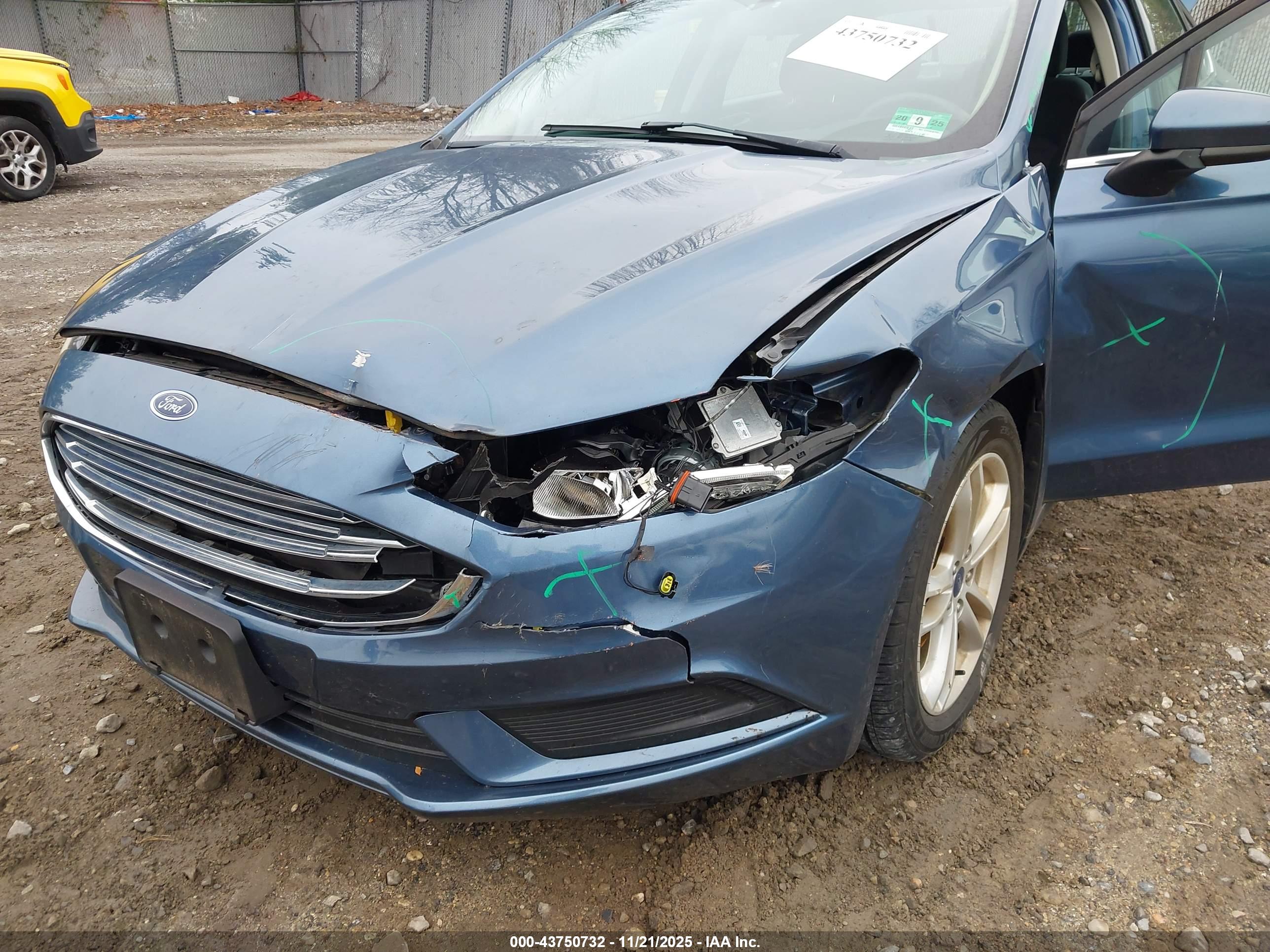 FORD FUSION image 6