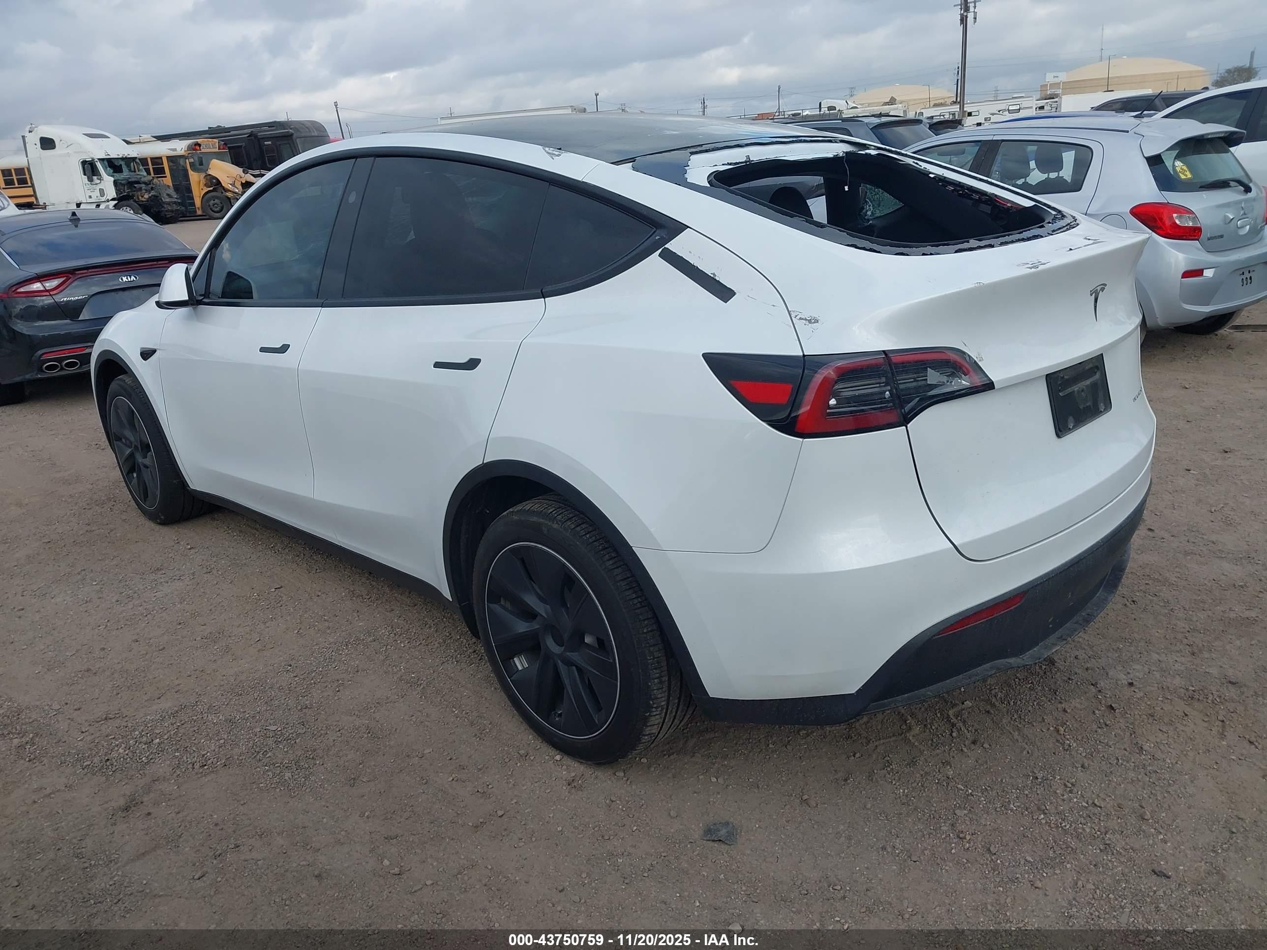 TESLA MODEL image 3