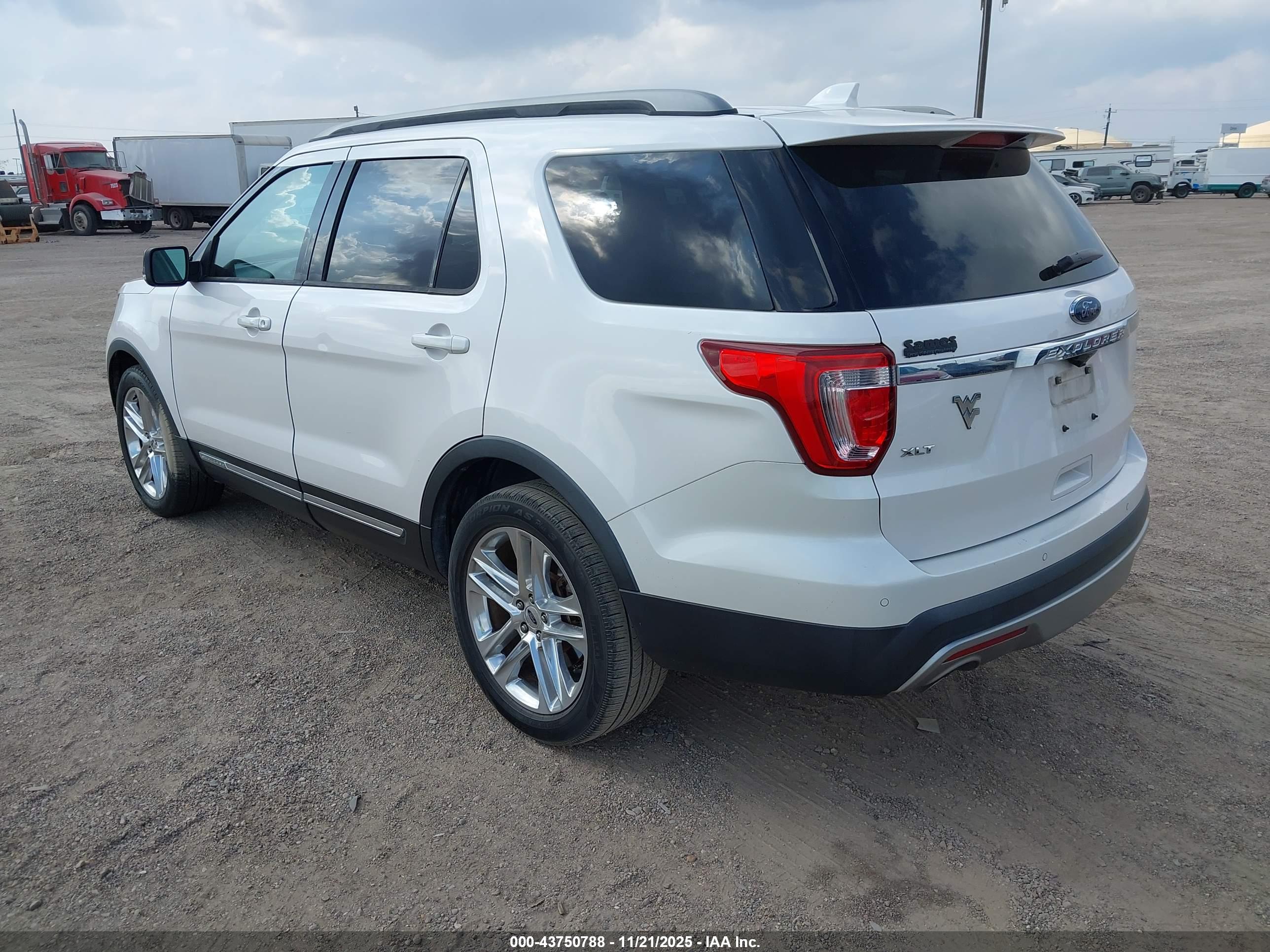 FORD EXPLORER image 3