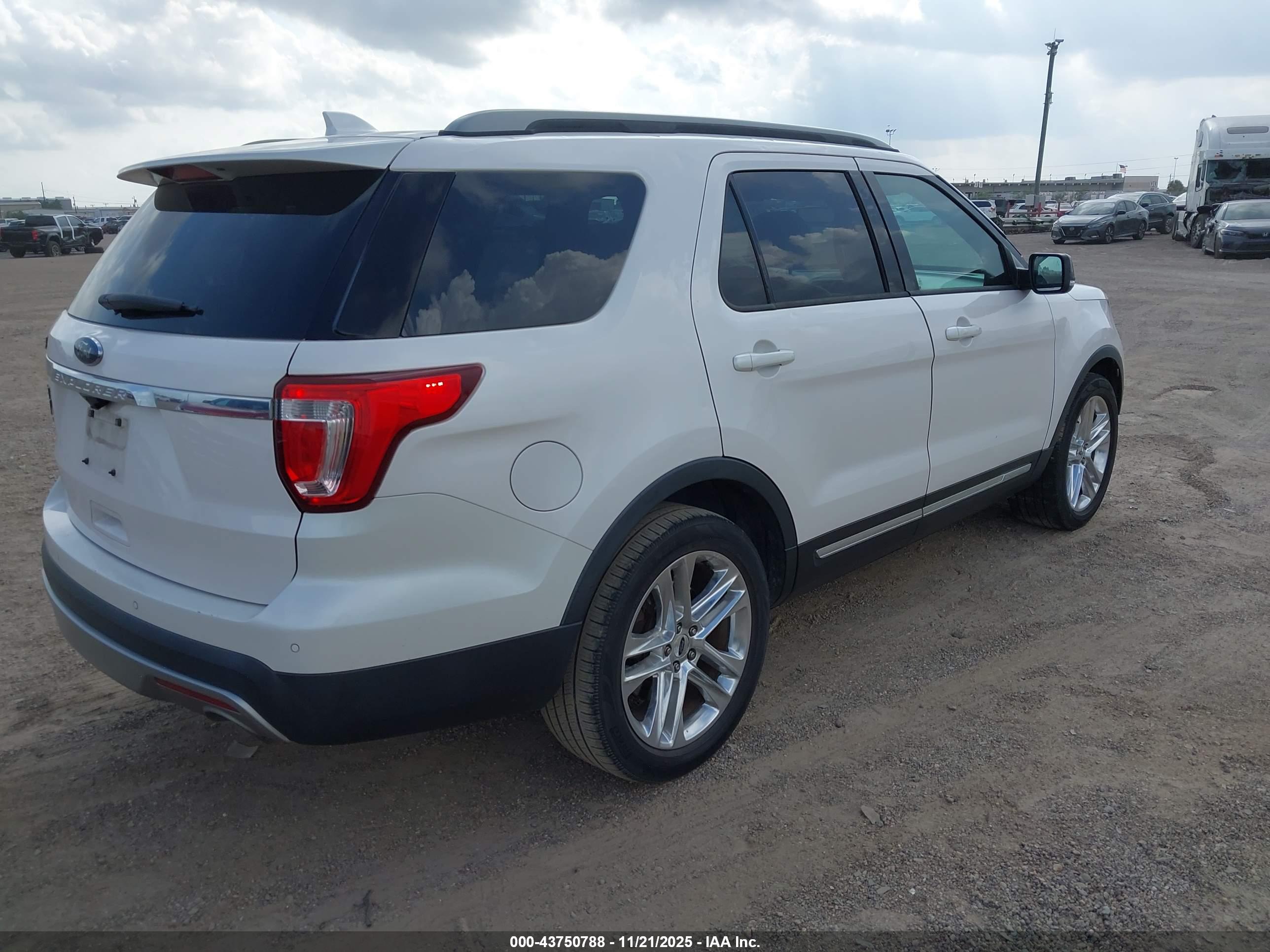 FORD EXPLORER image 4