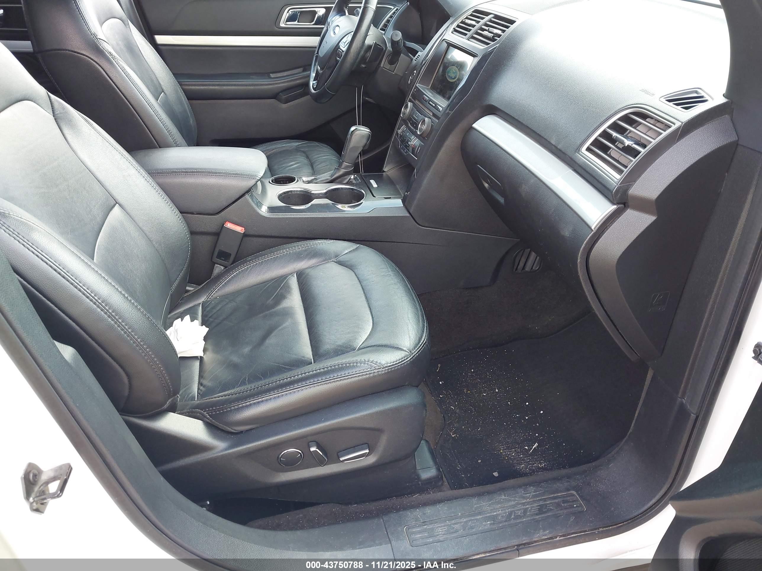 FORD EXPLORER image 5