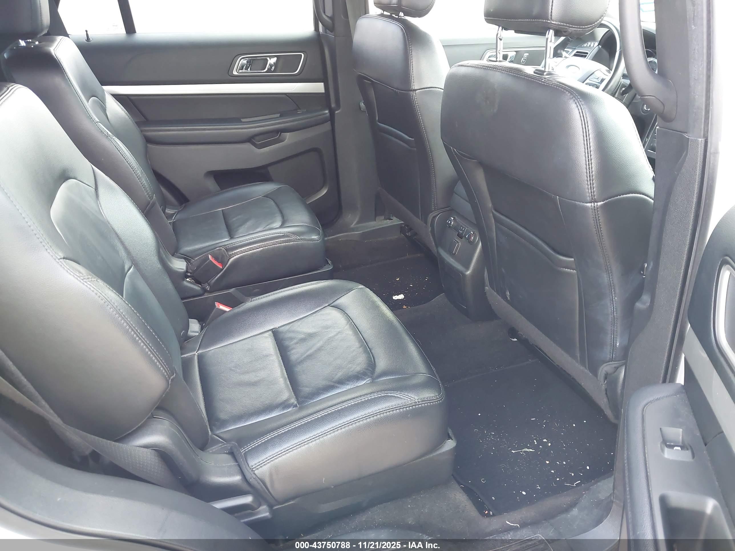 FORD EXPLORER image 8