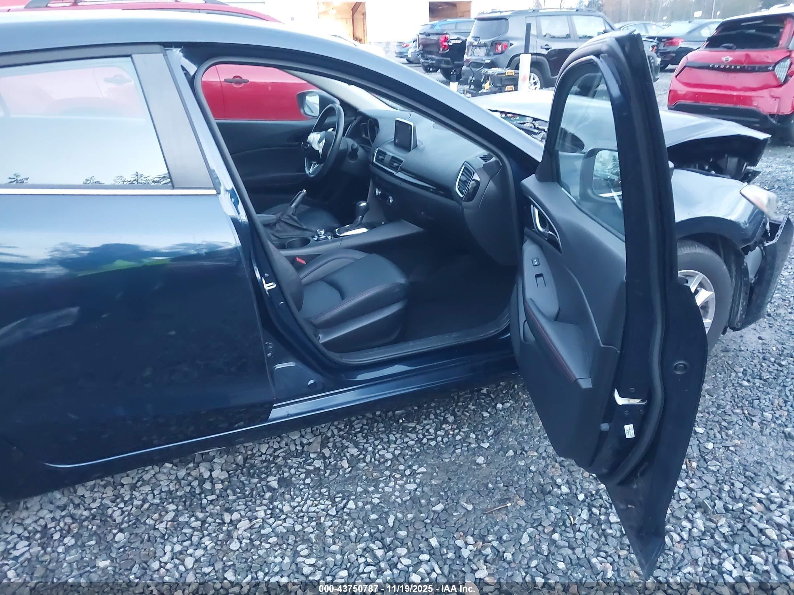 MAZDA MAZDA3 image 5