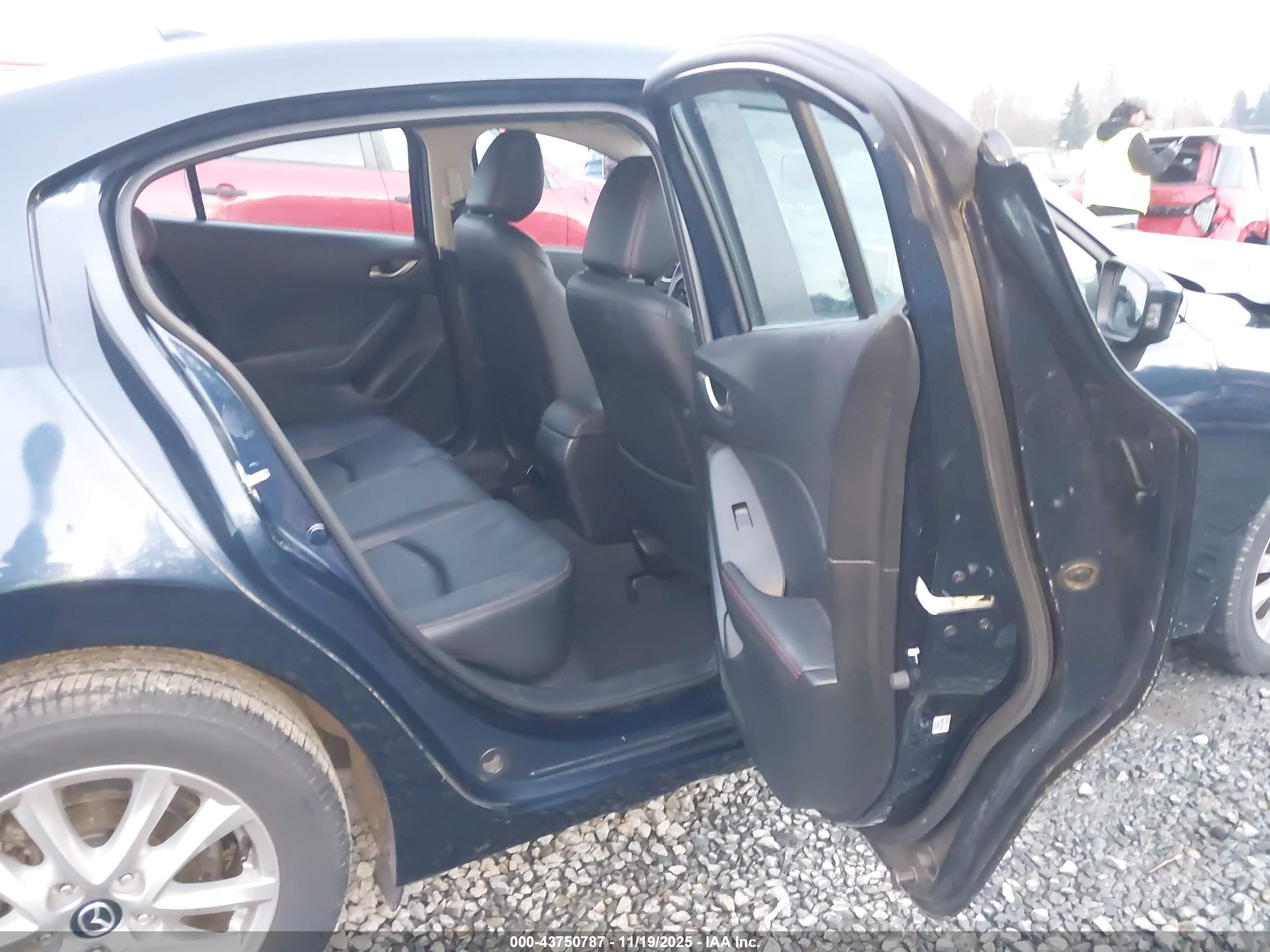 MAZDA MAZDA3 image 8