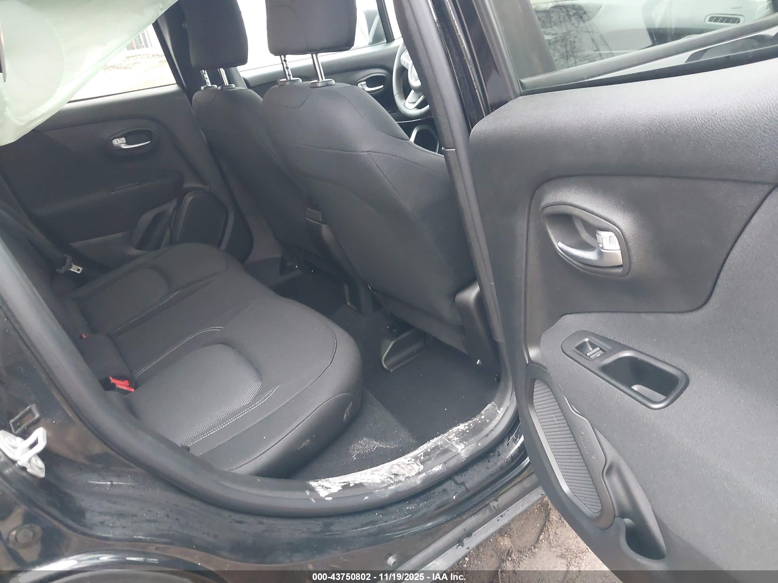 JEEP RENEGADE image 8