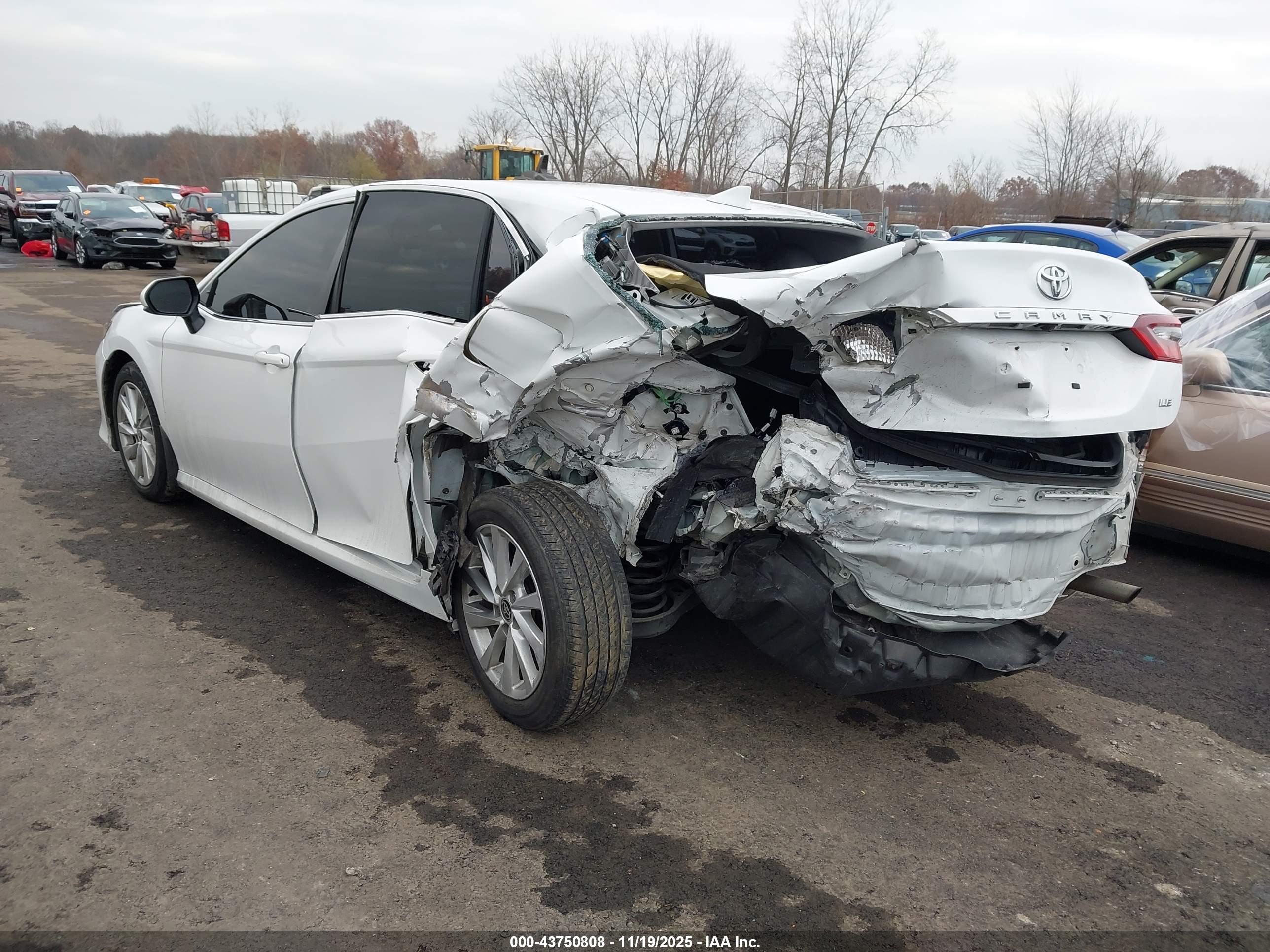 TOYOTA CAMRY image 3