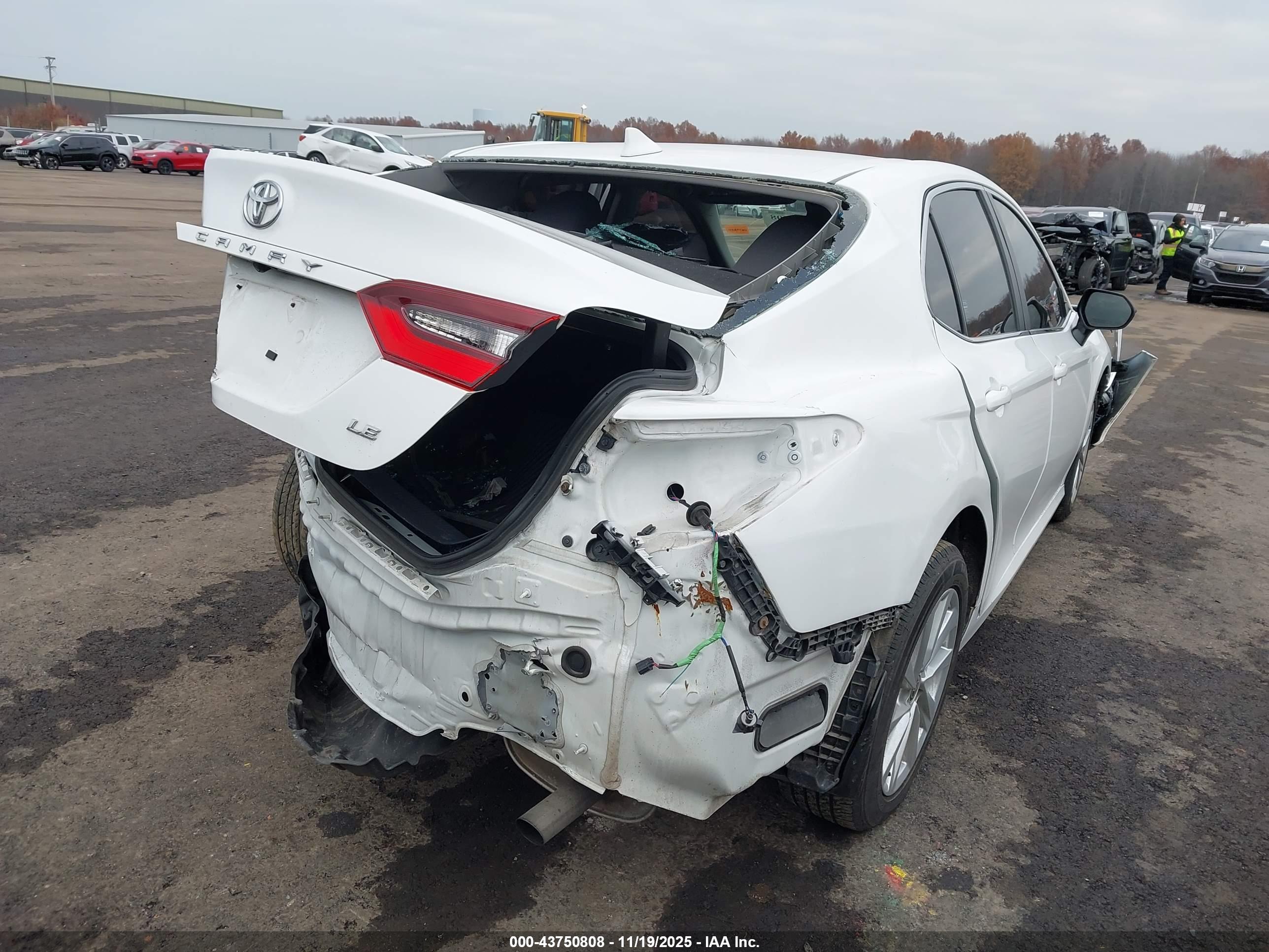 TOYOTA CAMRY image 4