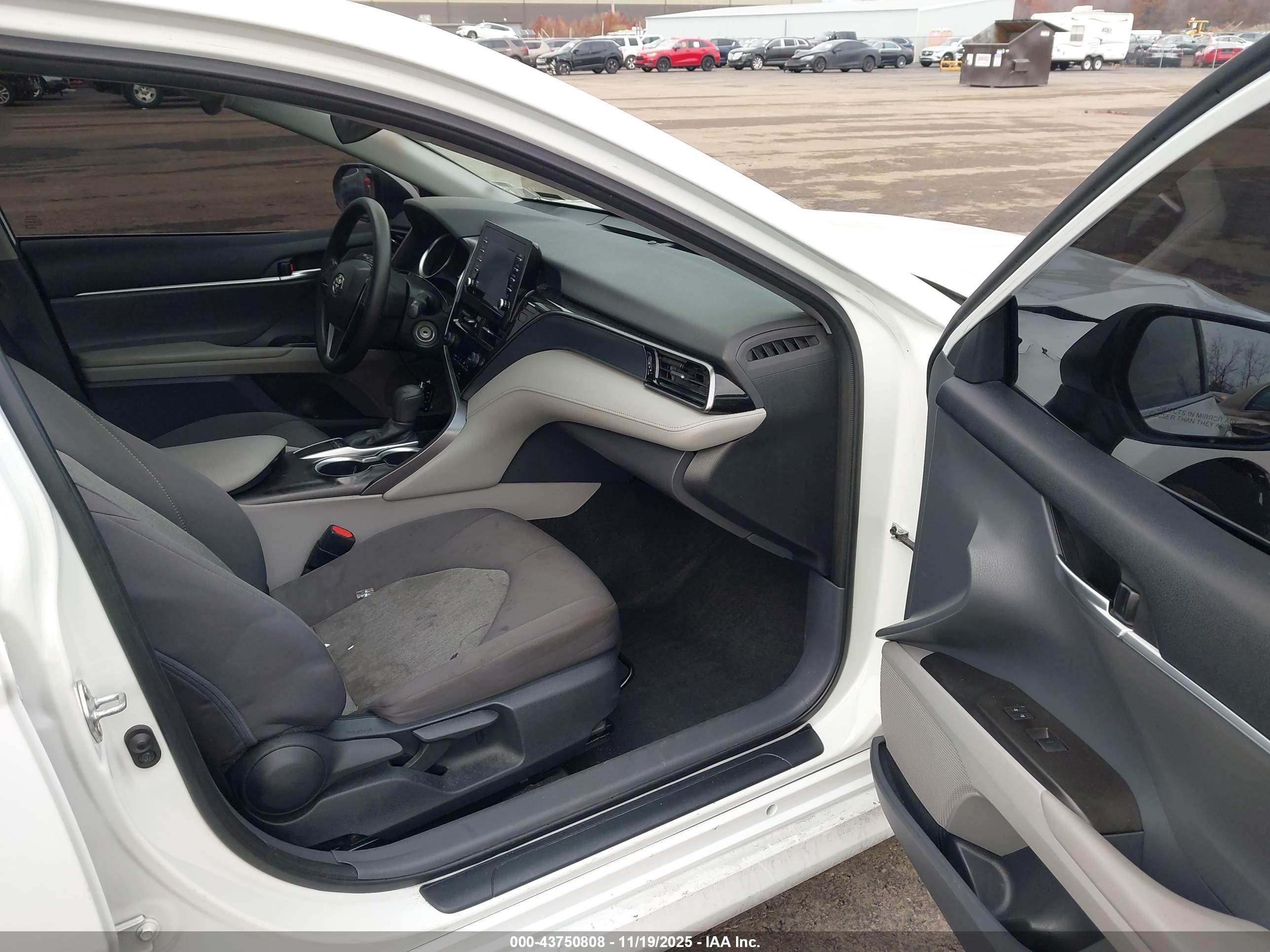 TOYOTA CAMRY image 5