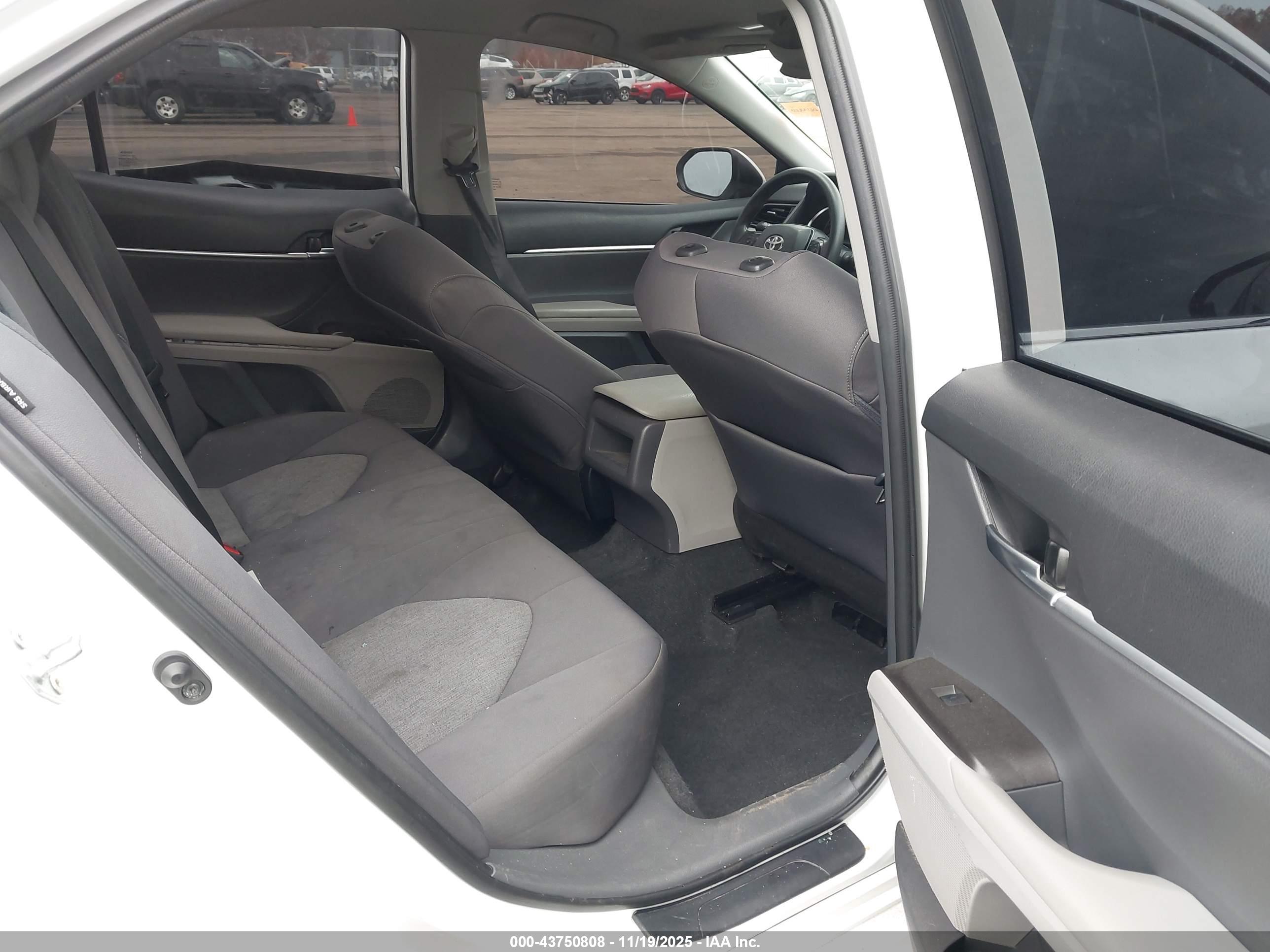 TOYOTA CAMRY image 8