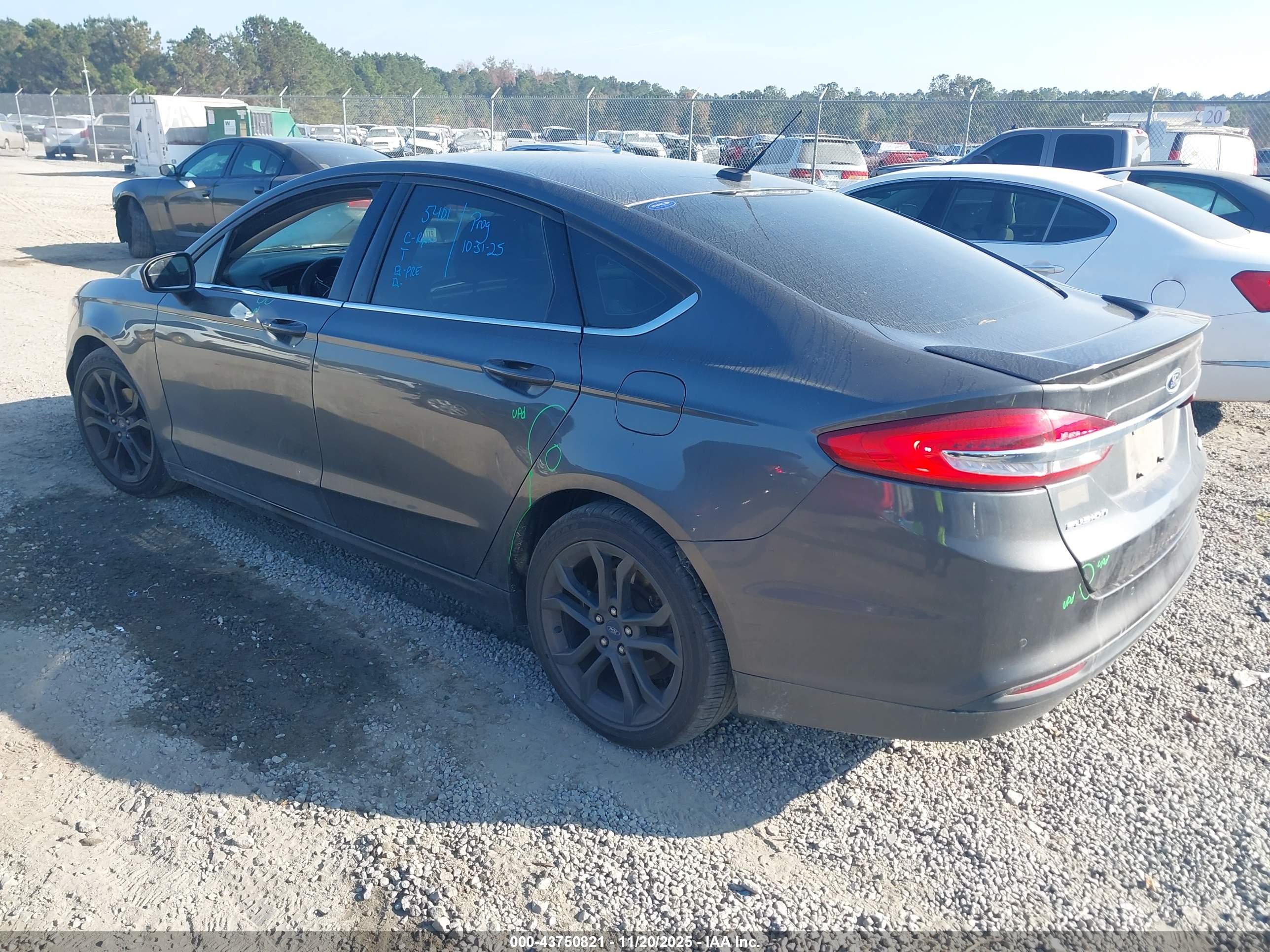 FORD FUSION image 3