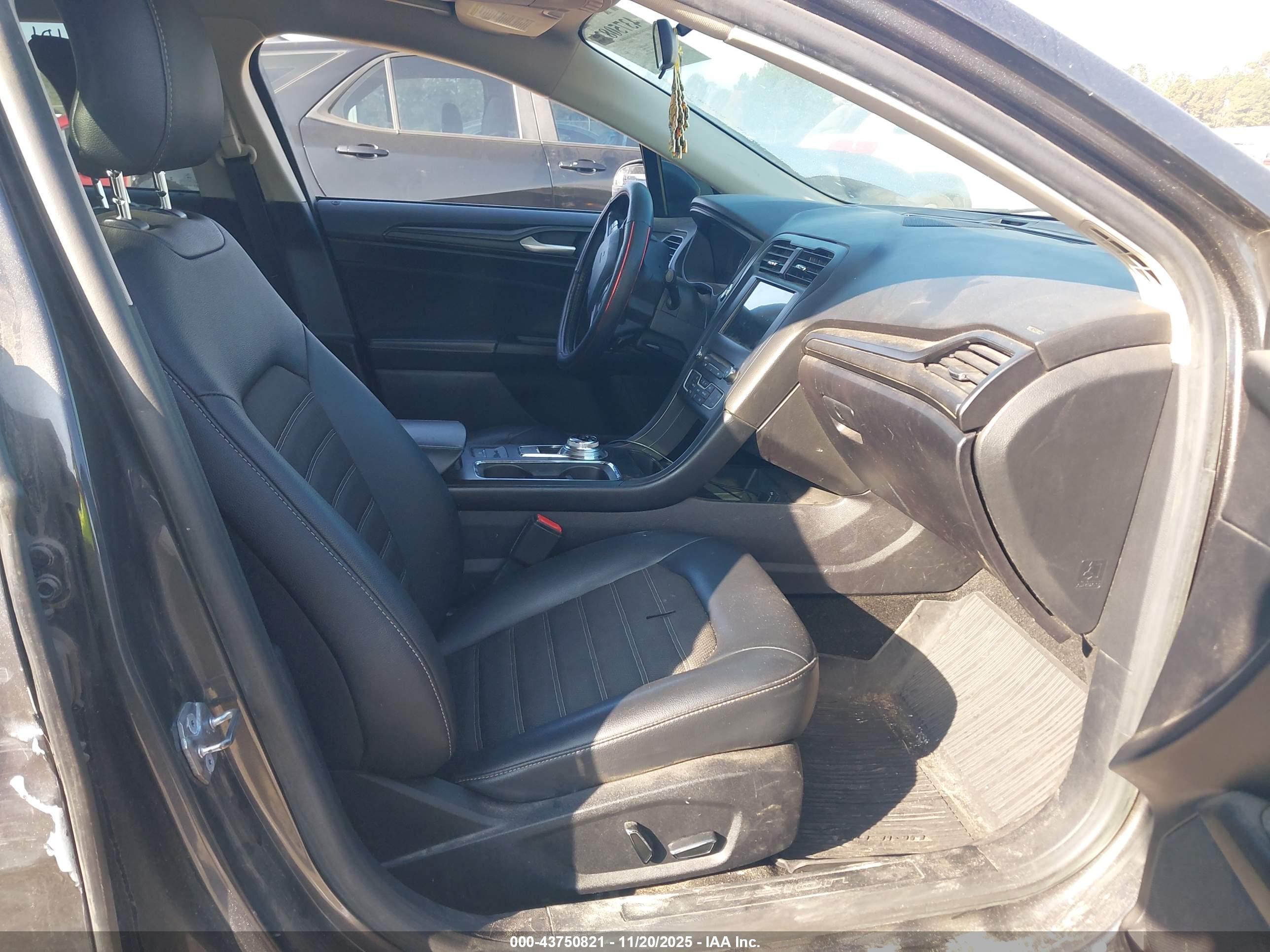 FORD FUSION image 5