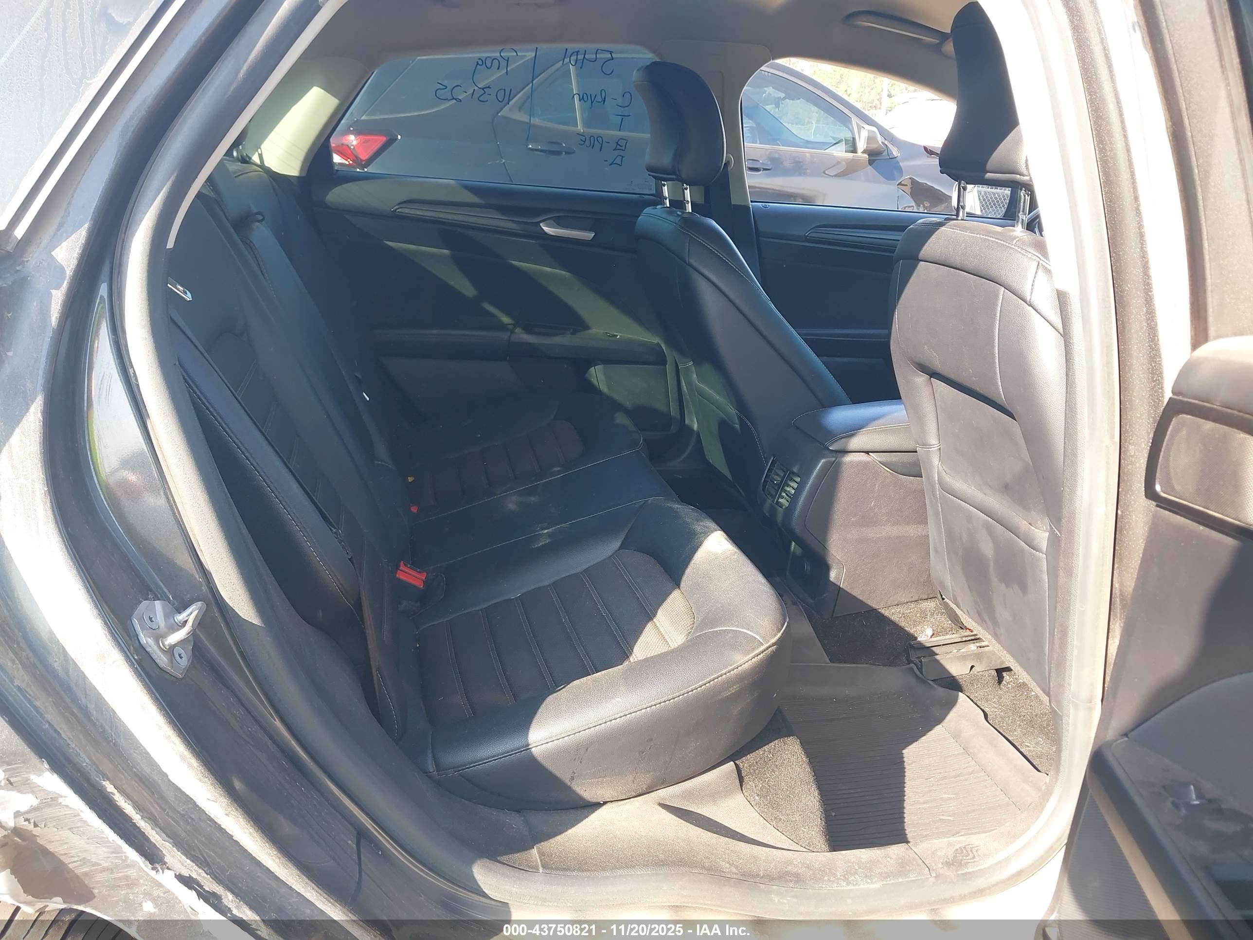 FORD FUSION image 8