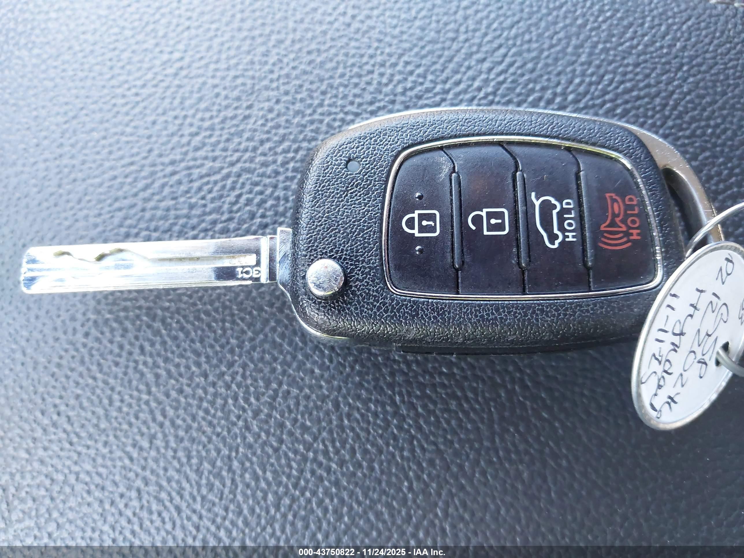 HYUNDAI TUCSON image 11
