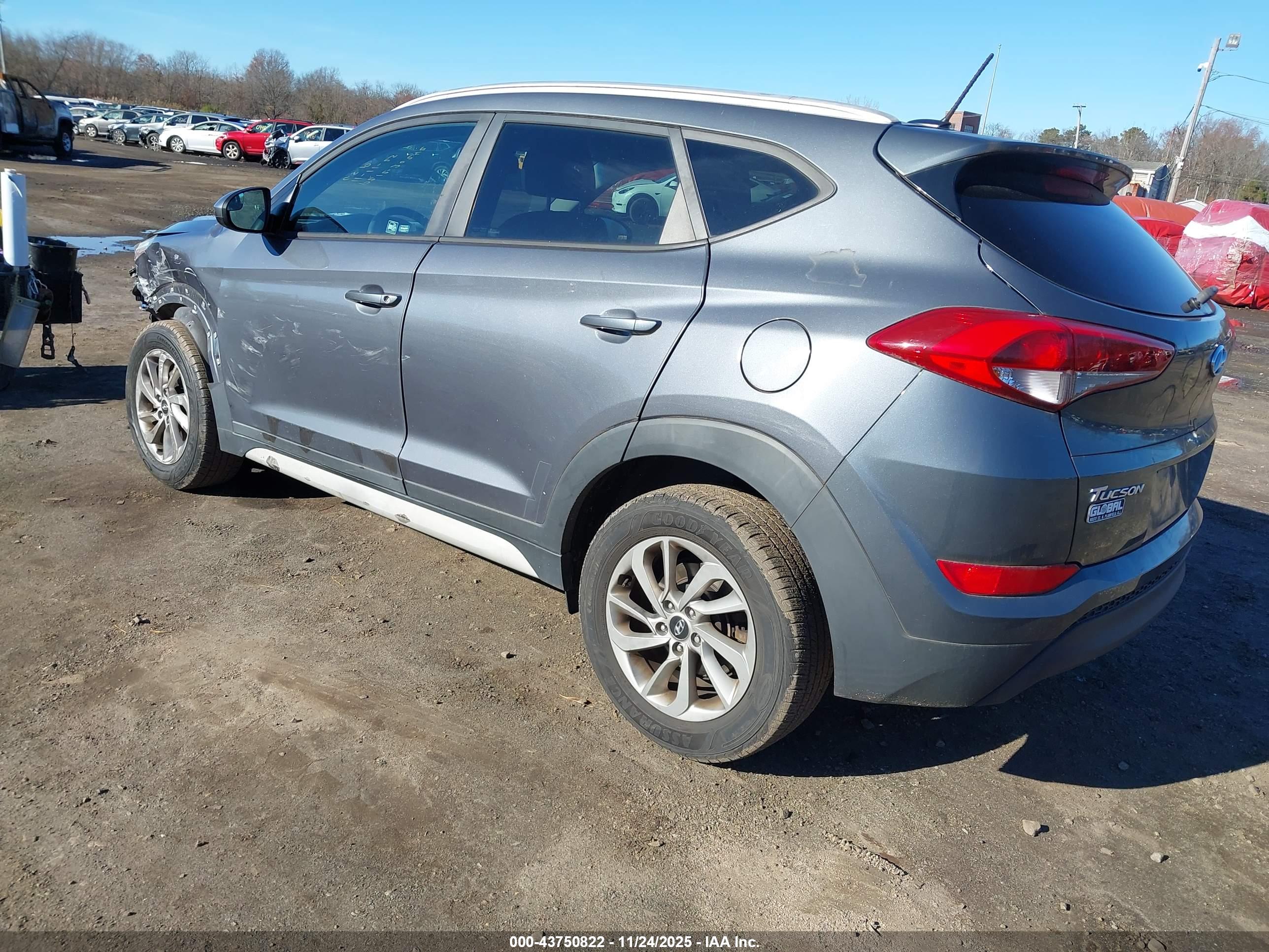 HYUNDAI TUCSON image 3