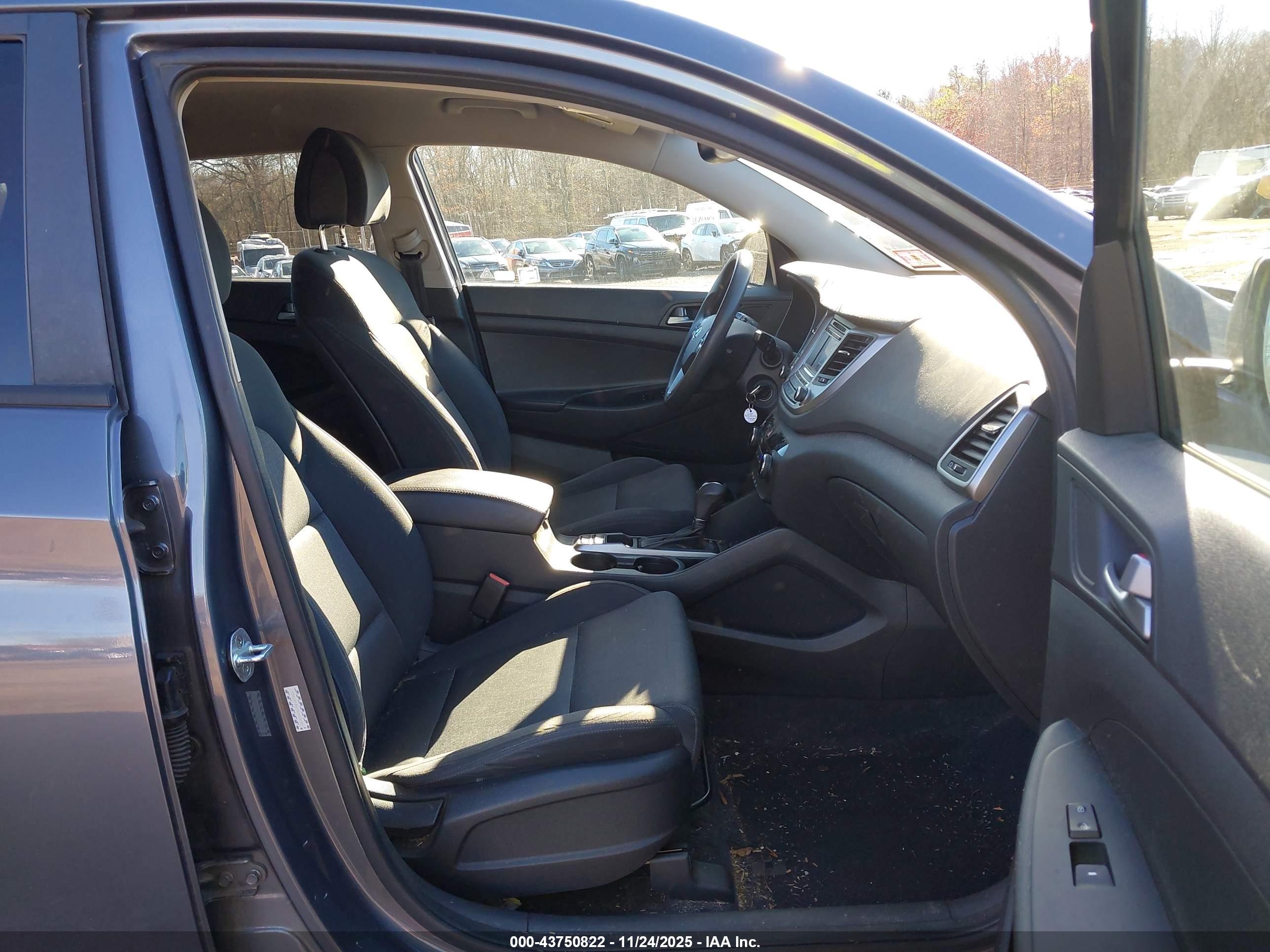 HYUNDAI TUCSON image 5