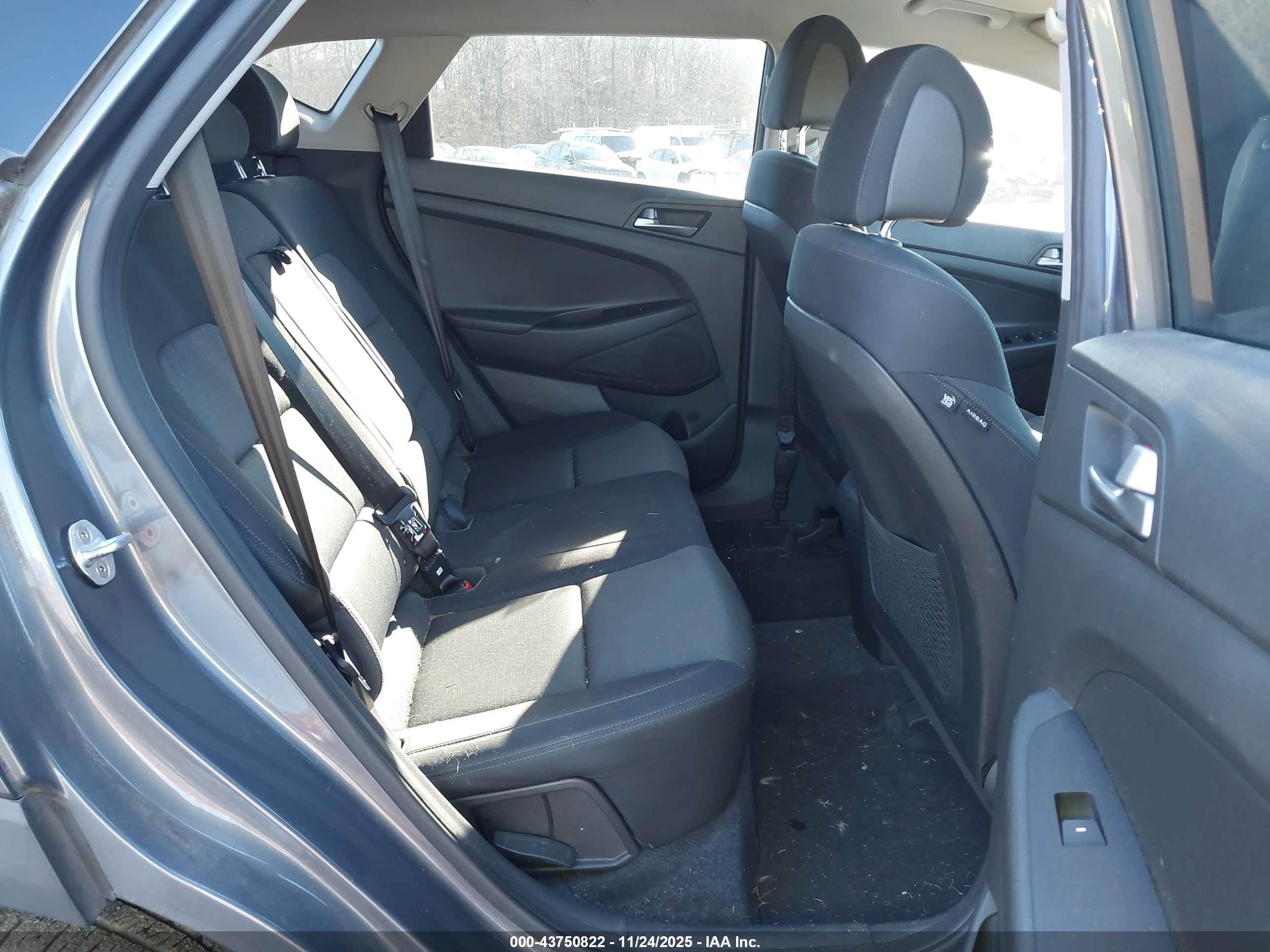 HYUNDAI TUCSON image 8