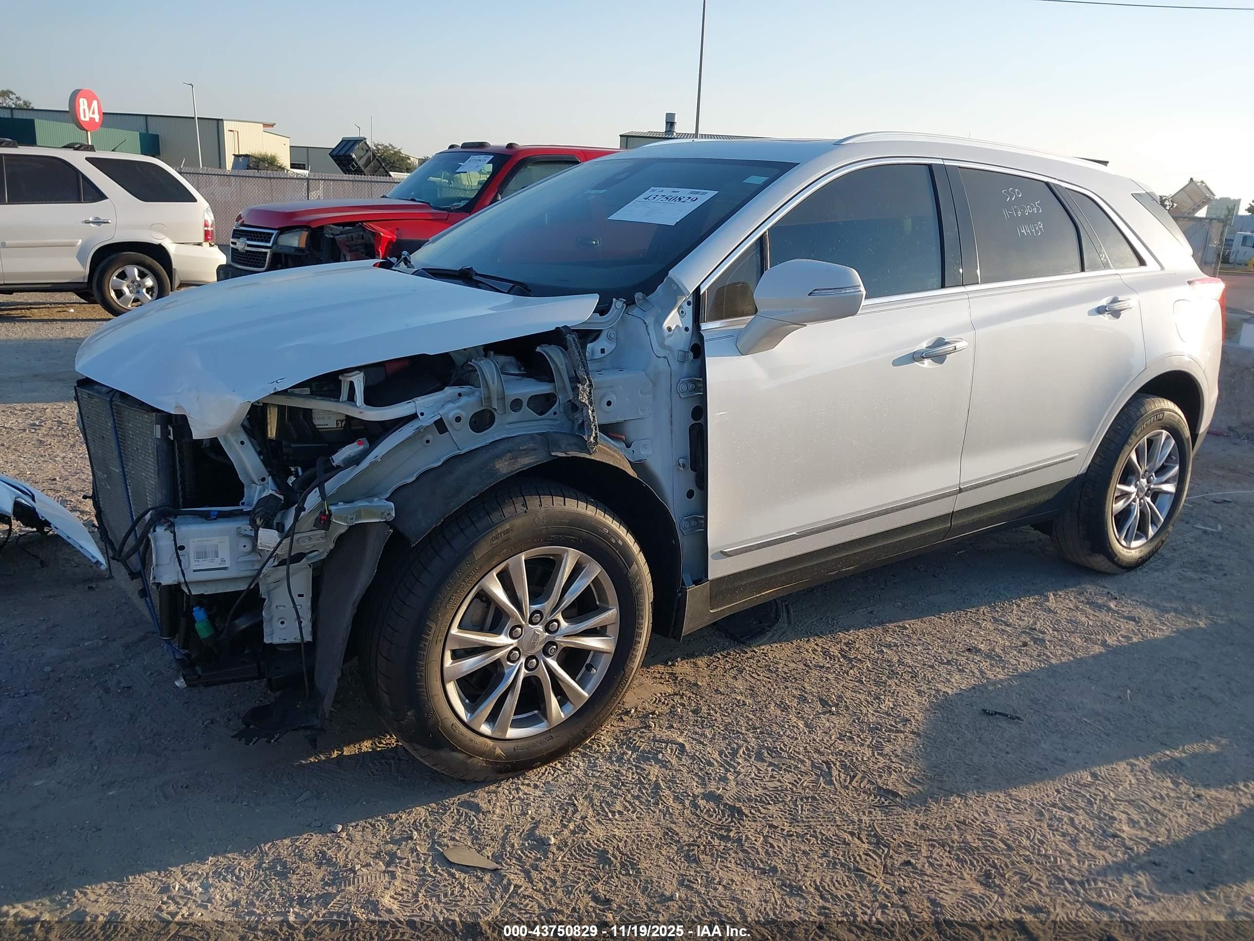 CADILLAC XT5 image 2