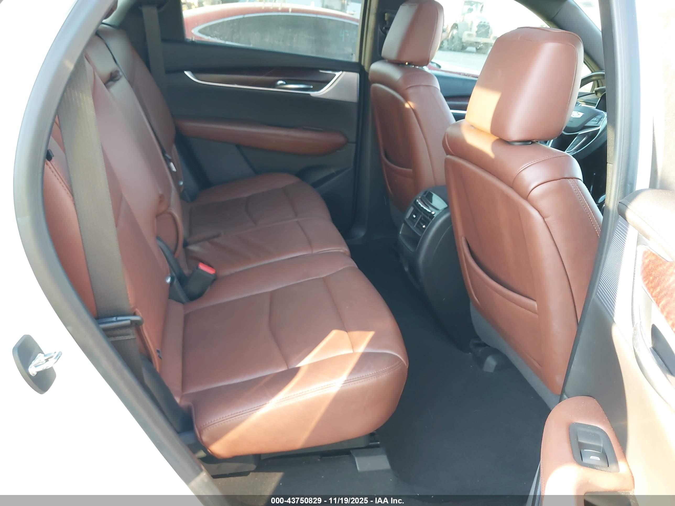 CADILLAC XT5 image 8