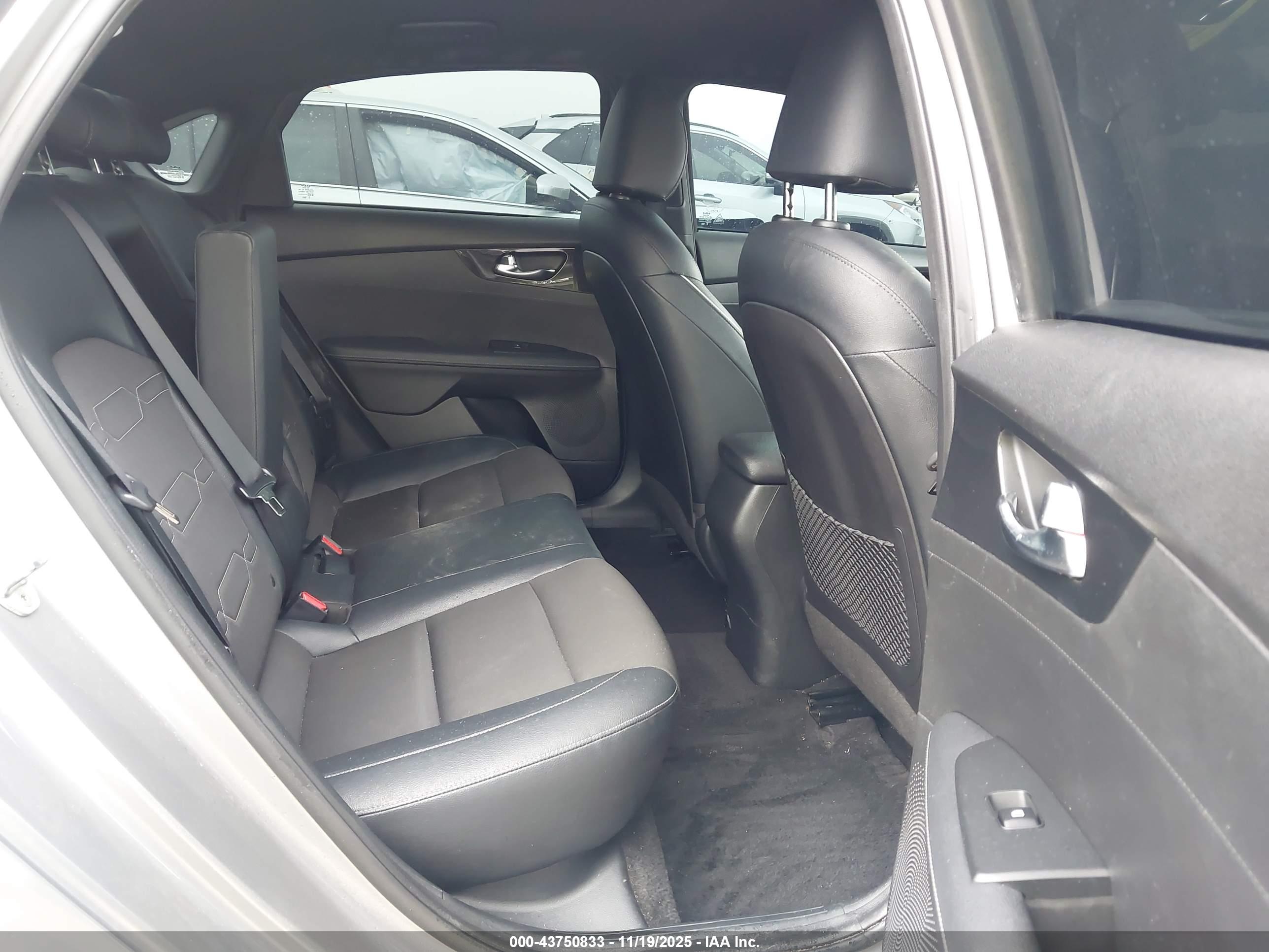 KIA FORTE image 8