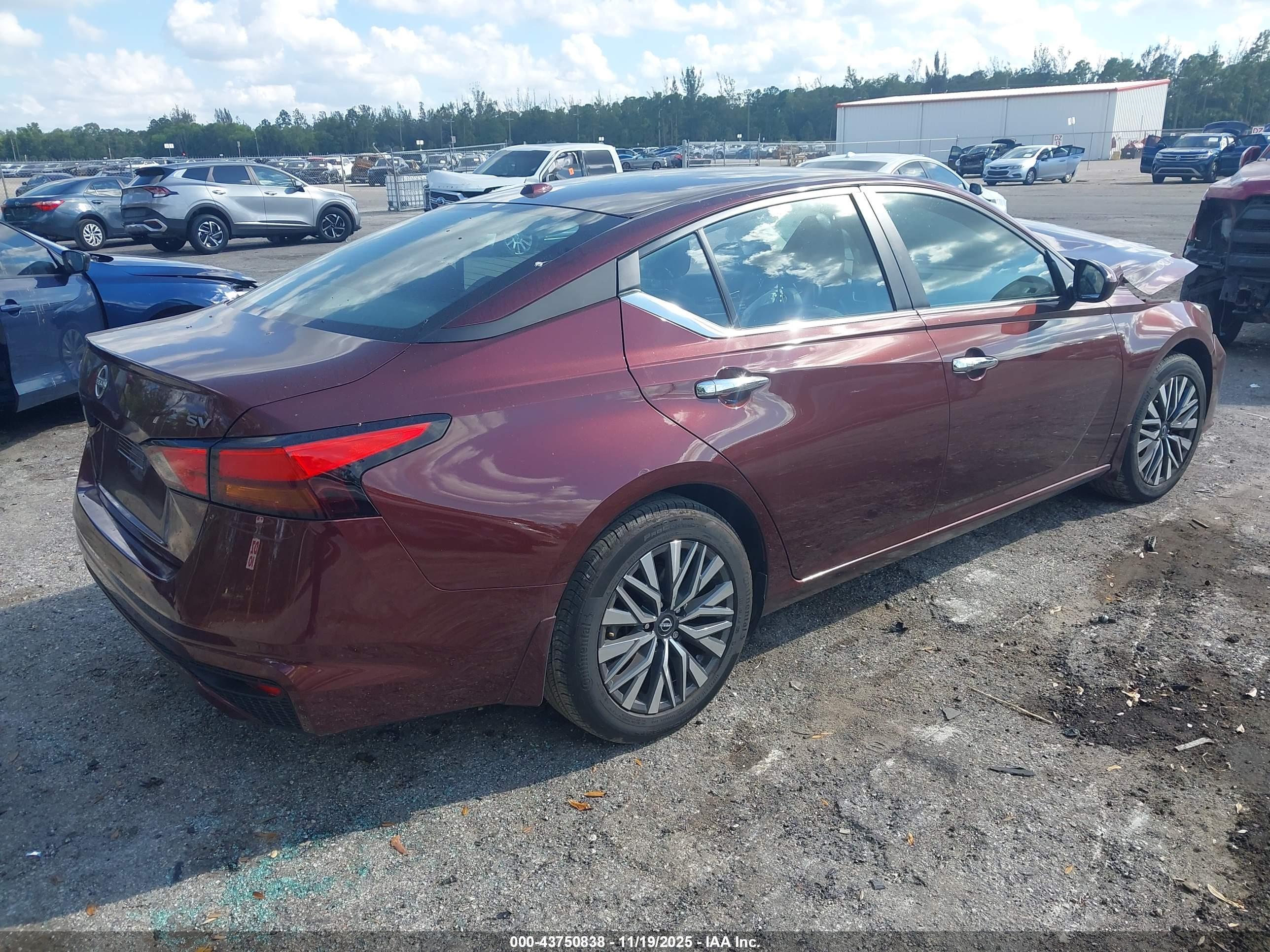 NISSAN ALTIMA image 4