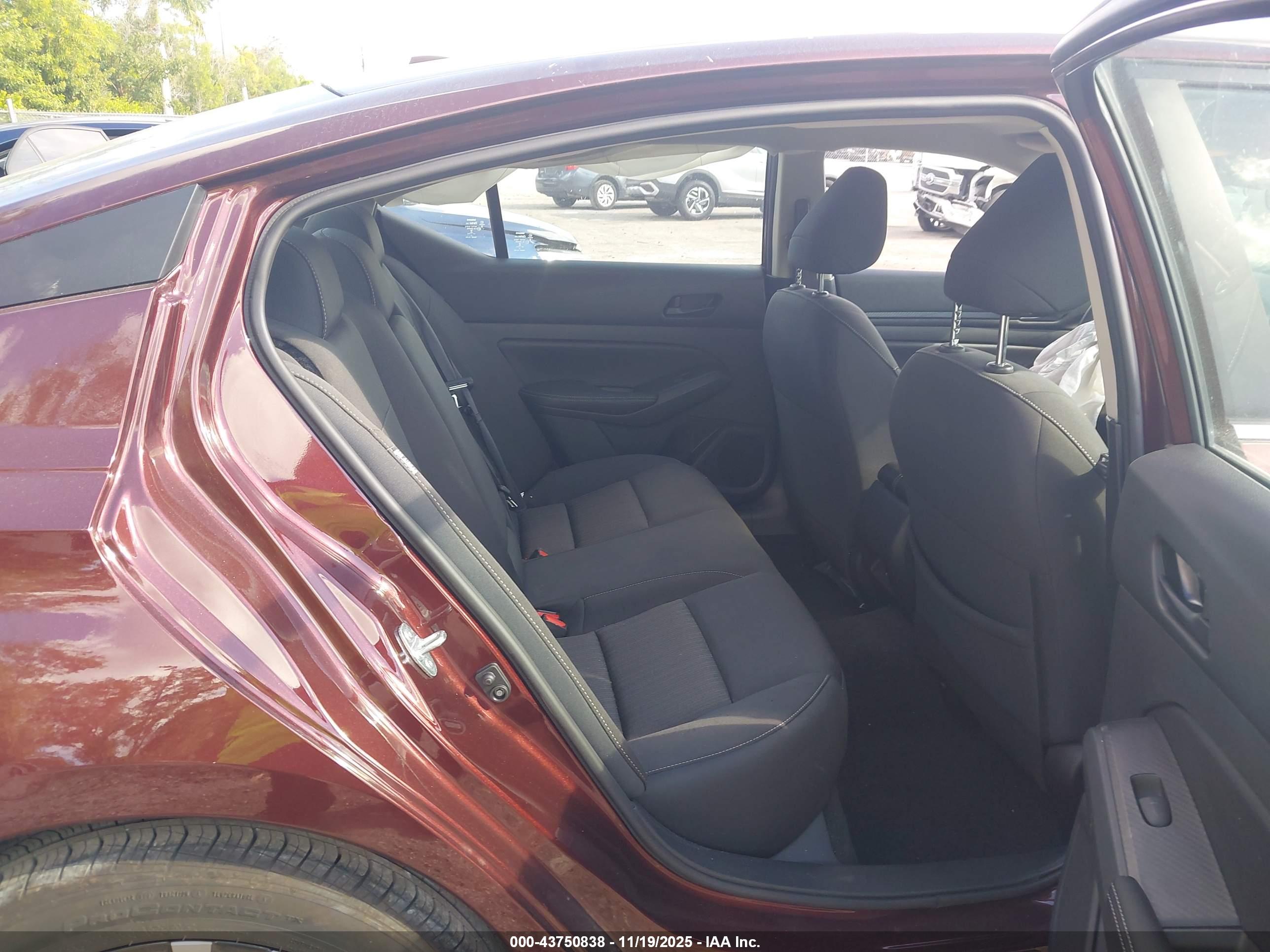 NISSAN ALTIMA image 8