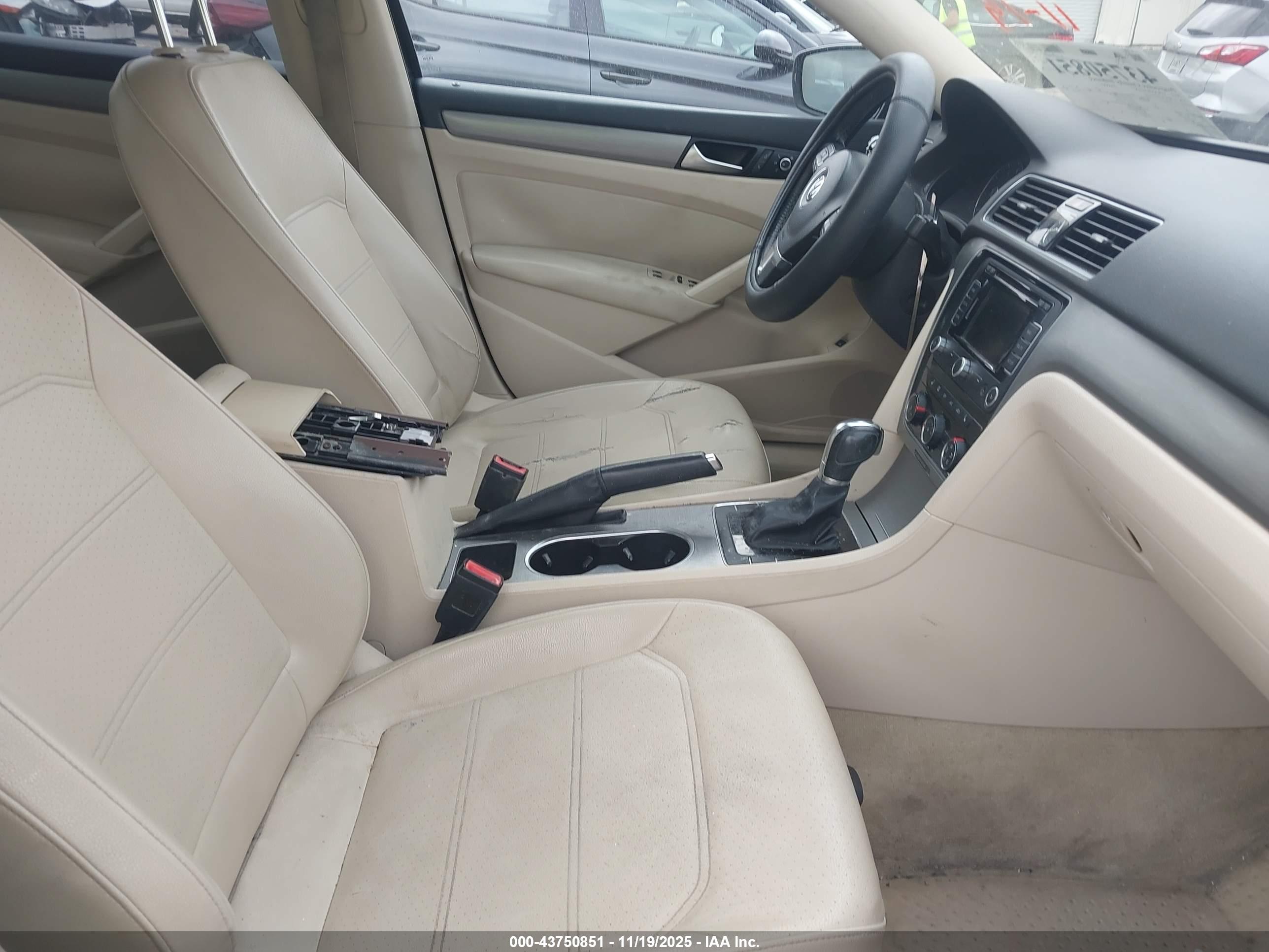 VOLKSWAGEN PASSAT image 5