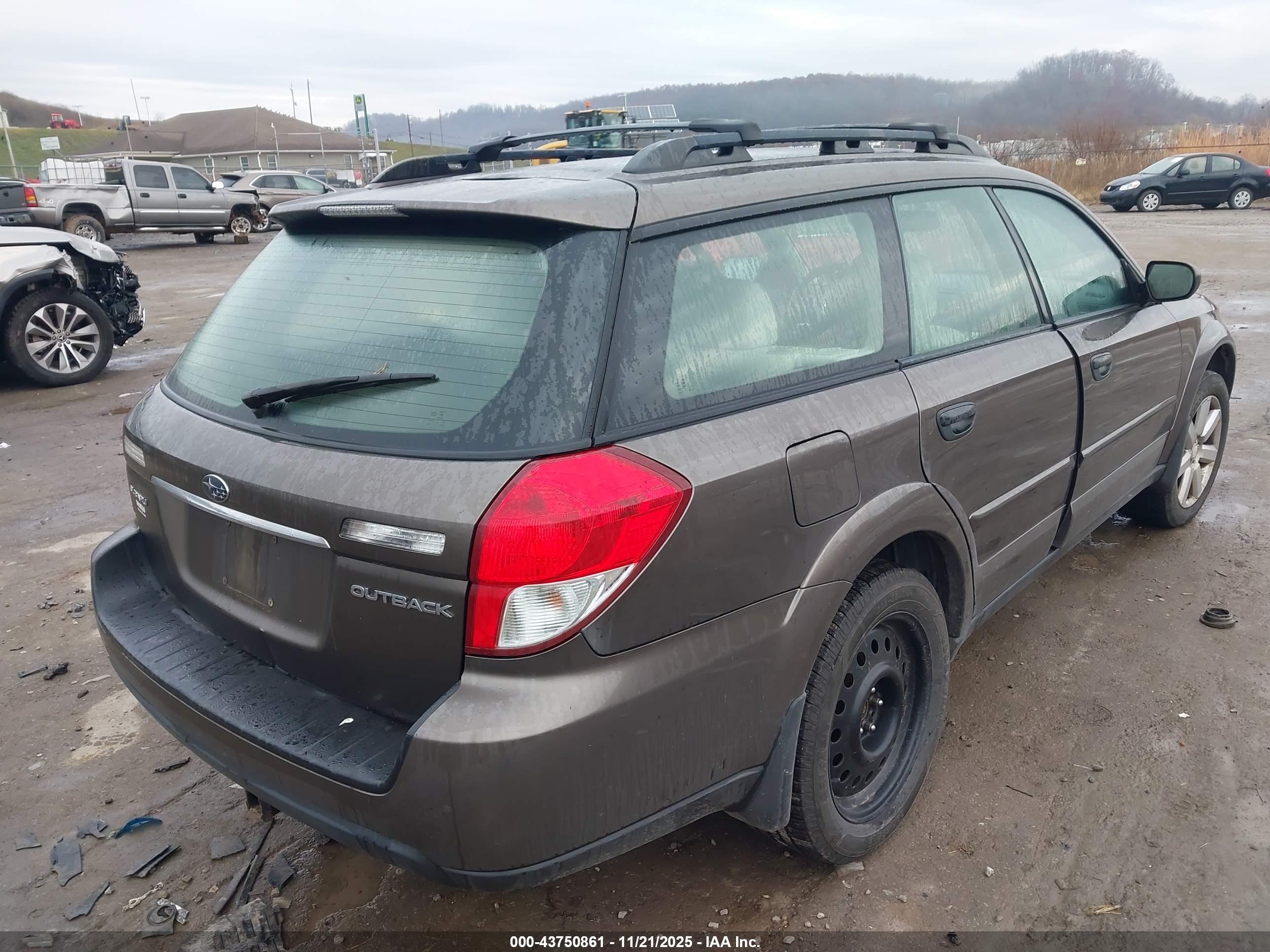 SUBARU OUTBACK image 4