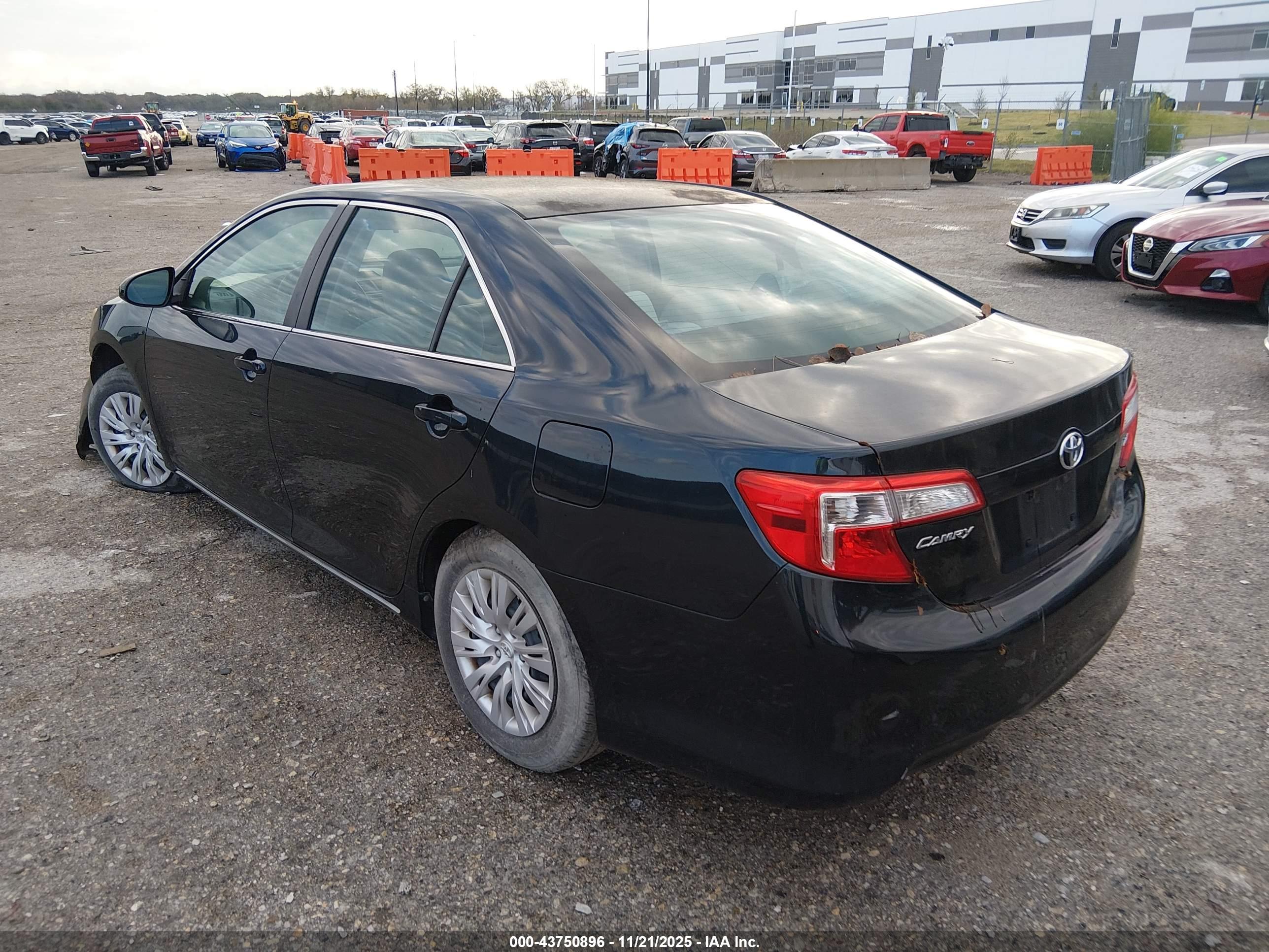 TOYOTA CAMRY image 3