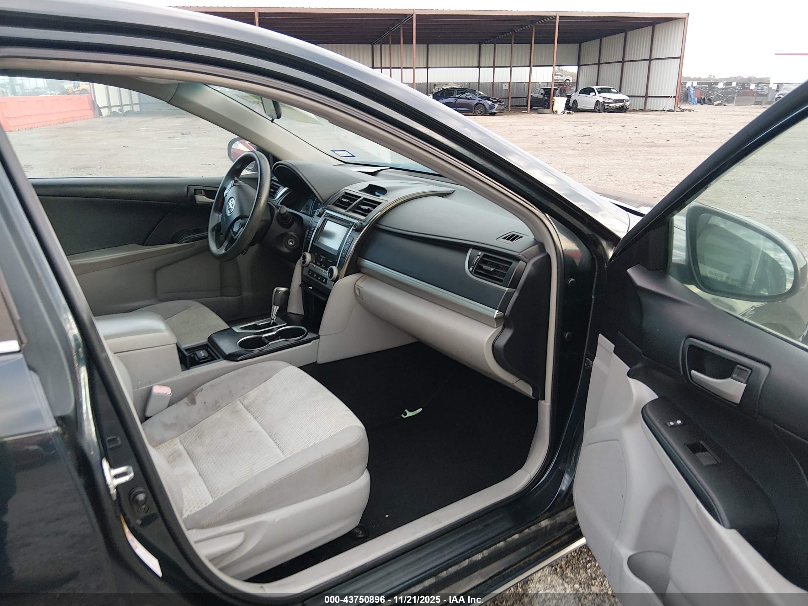 TOYOTA CAMRY image 5