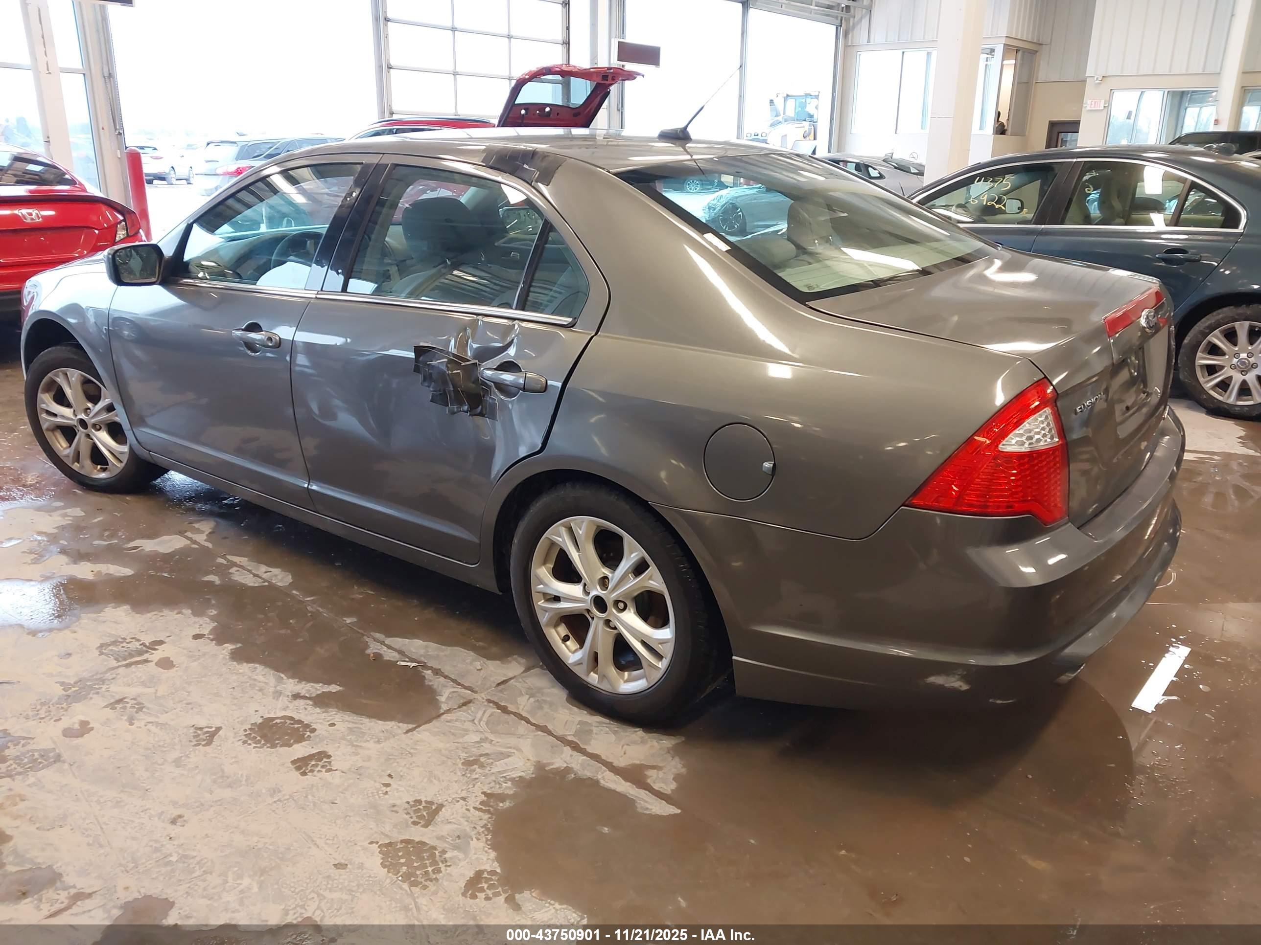 FORD FUSION image 3