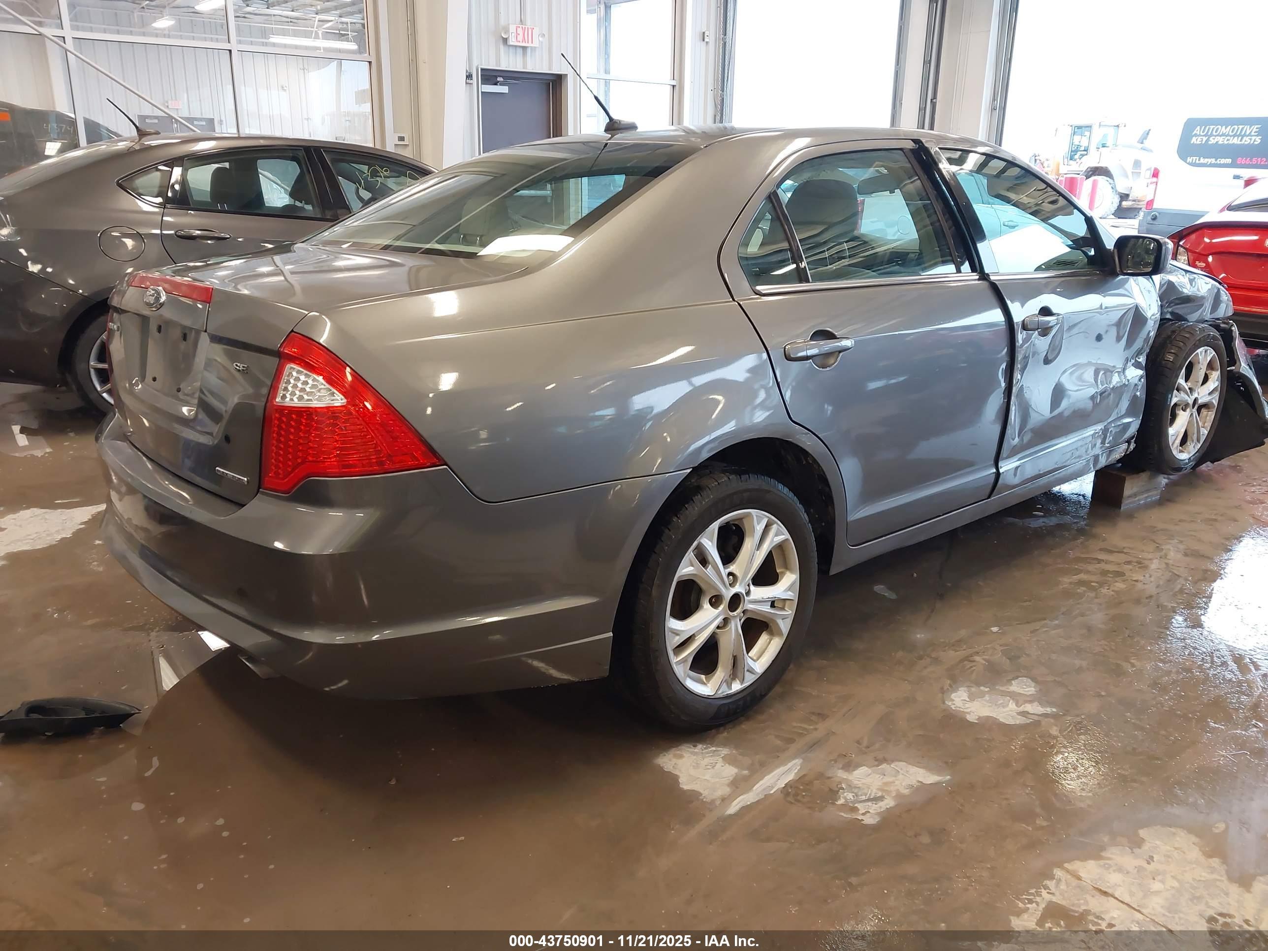 FORD FUSION image 4