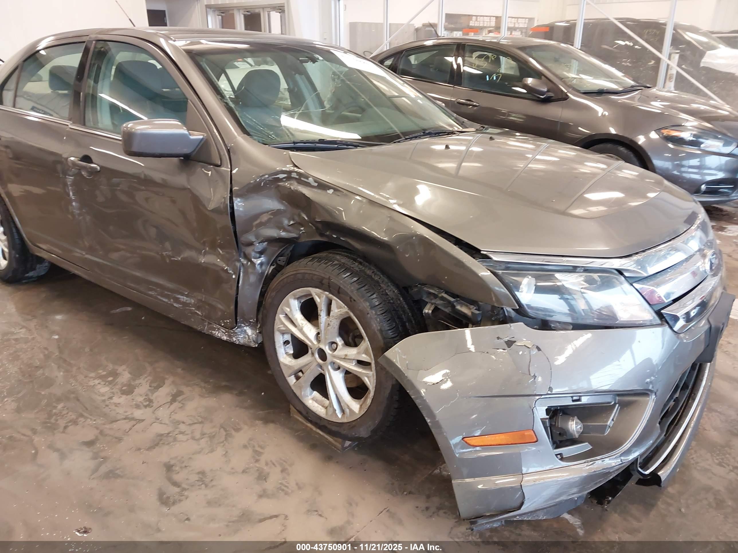 FORD FUSION image 6