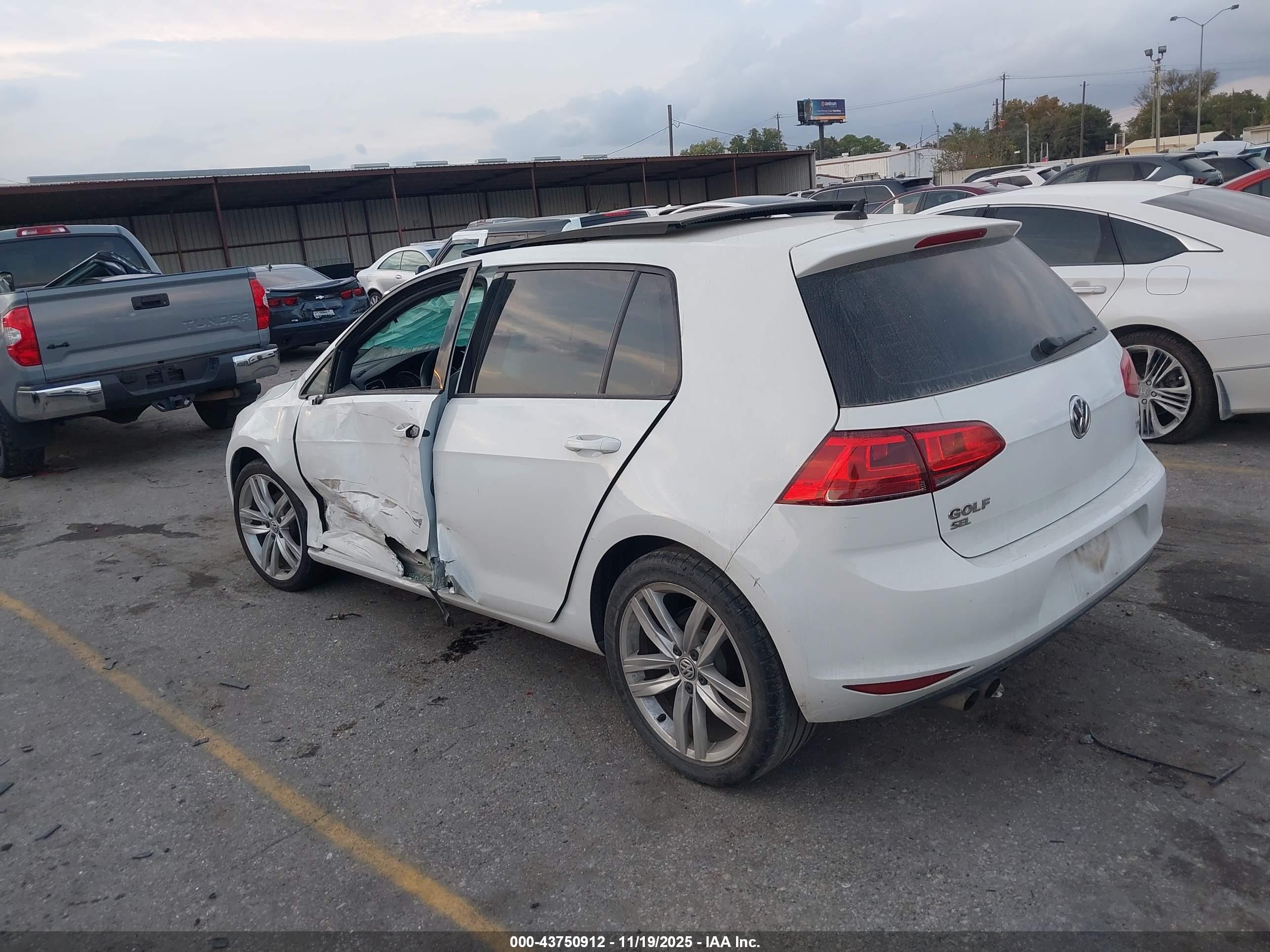 VOLKSWAGEN GOLF image 3
