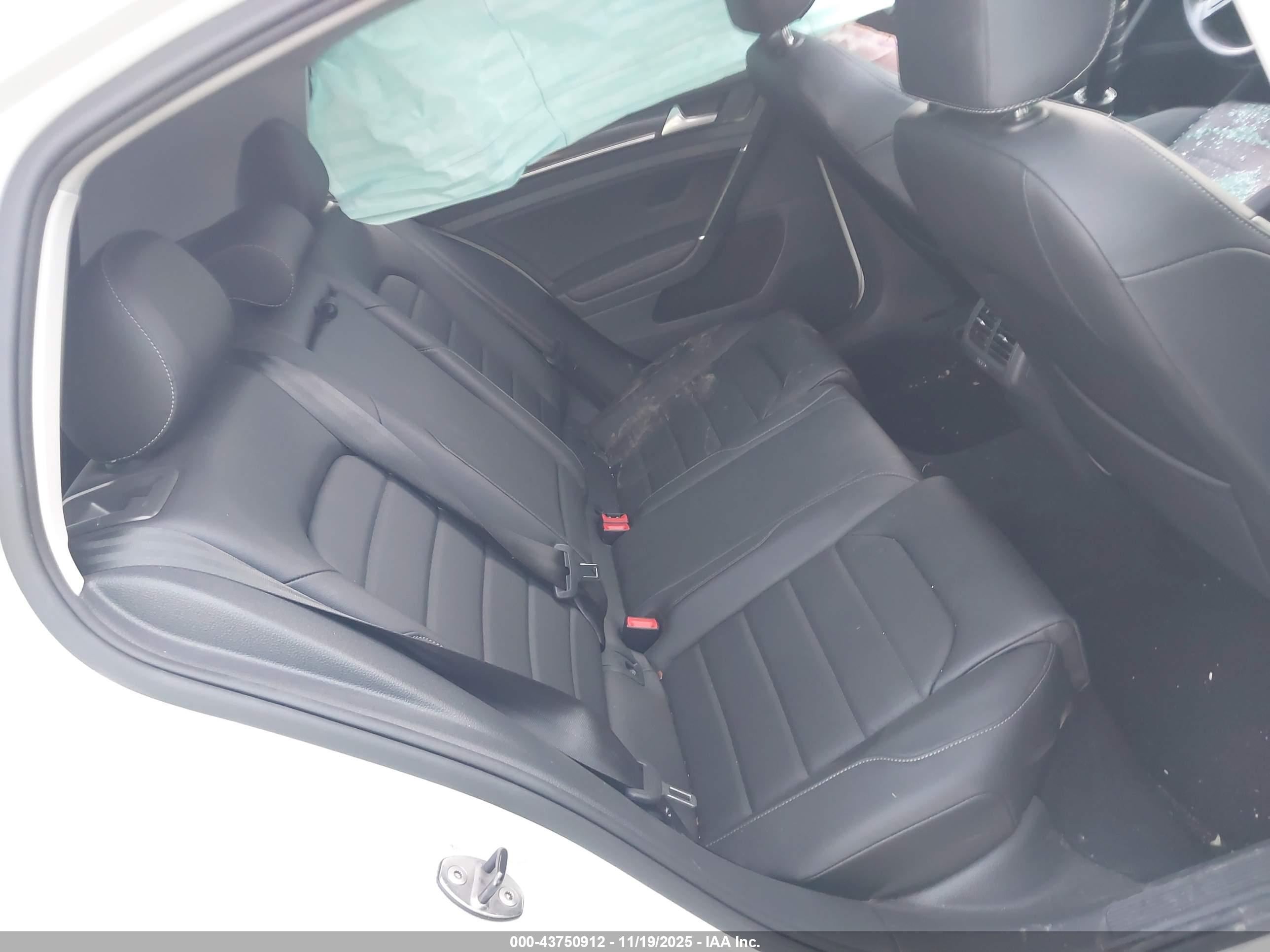 VOLKSWAGEN GOLF image 8