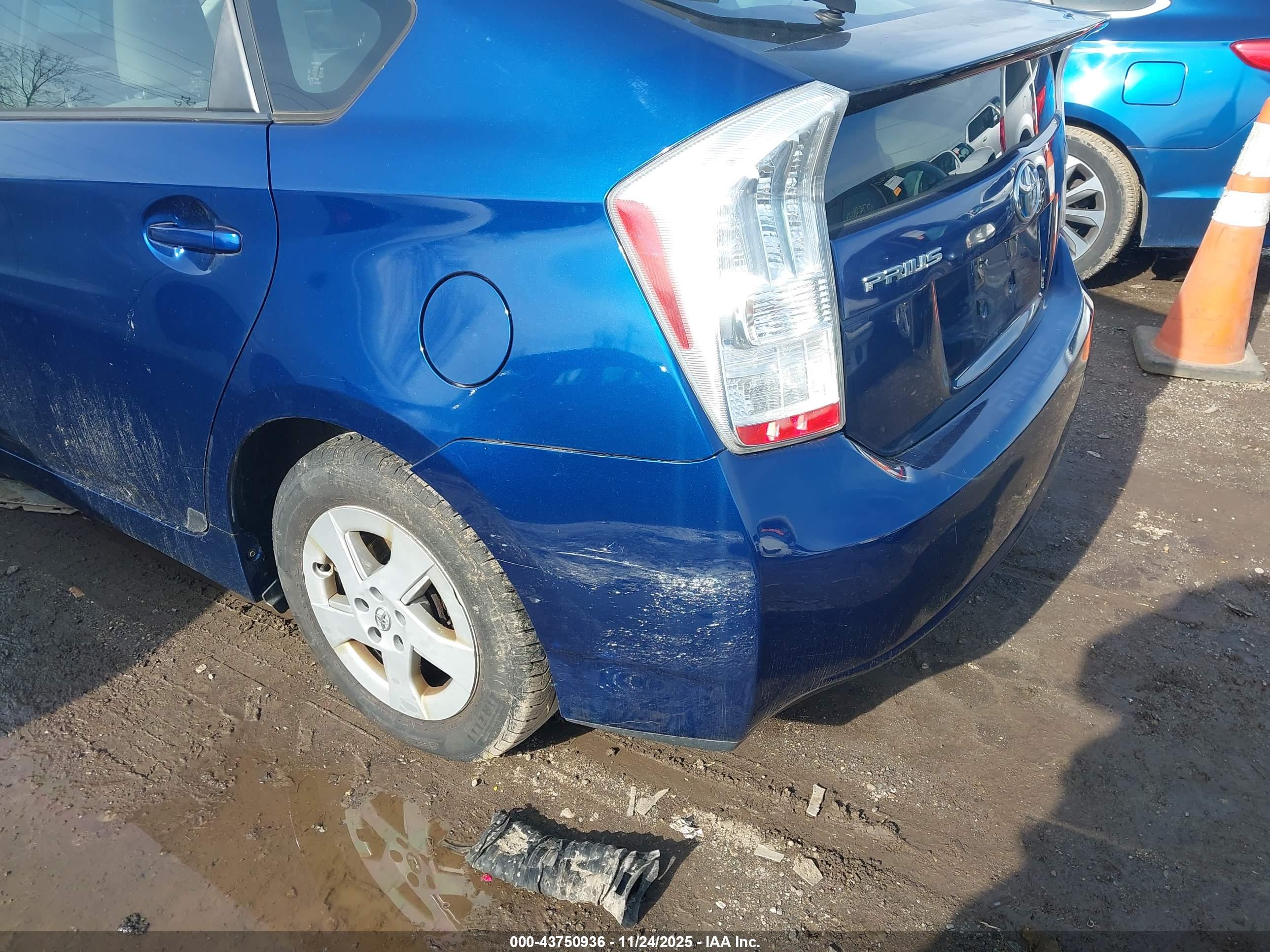 TOYOTA PRIUS image 6
